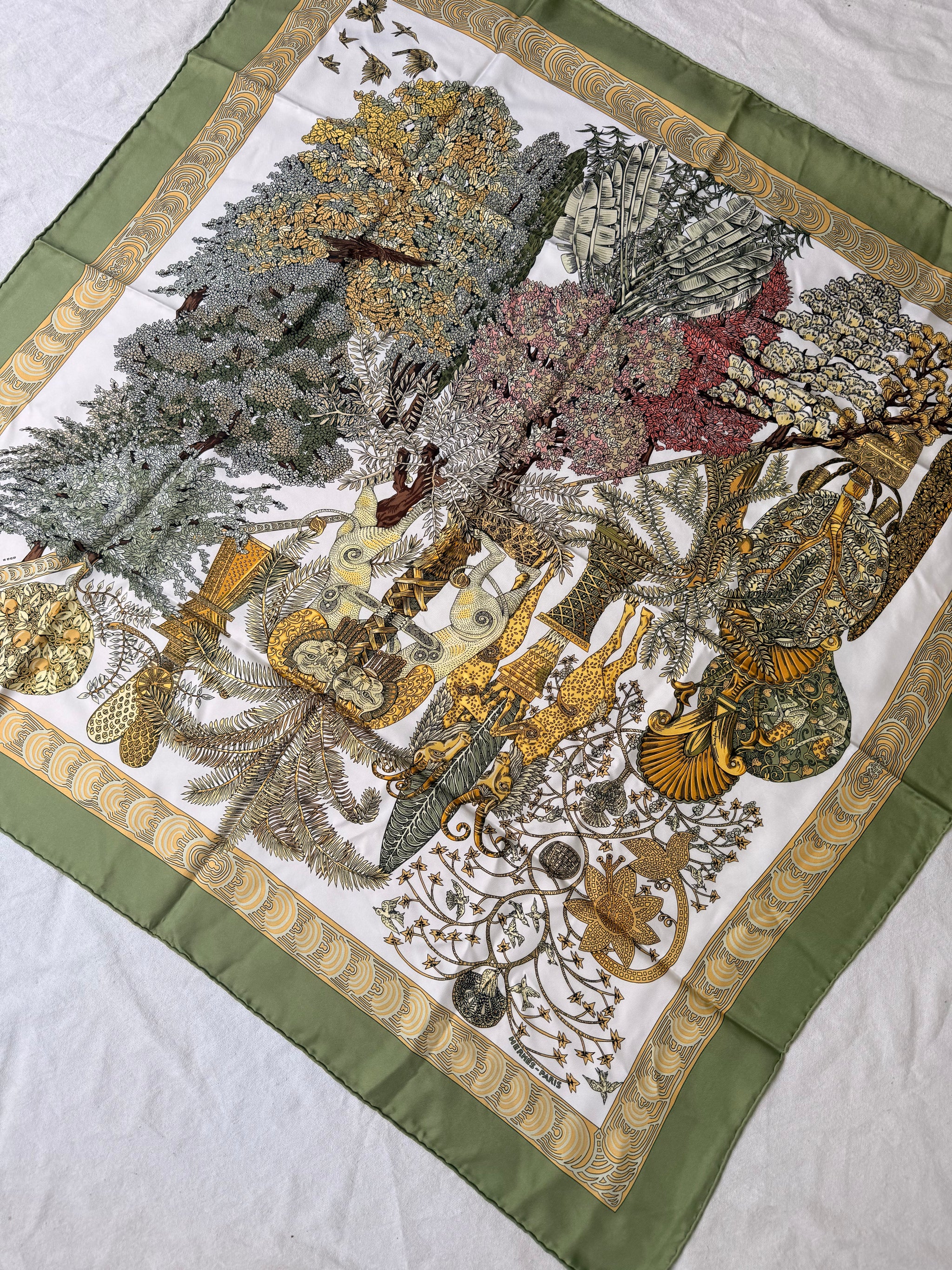 Foulard Hermès – Modèle Les légendes de l'arbre
