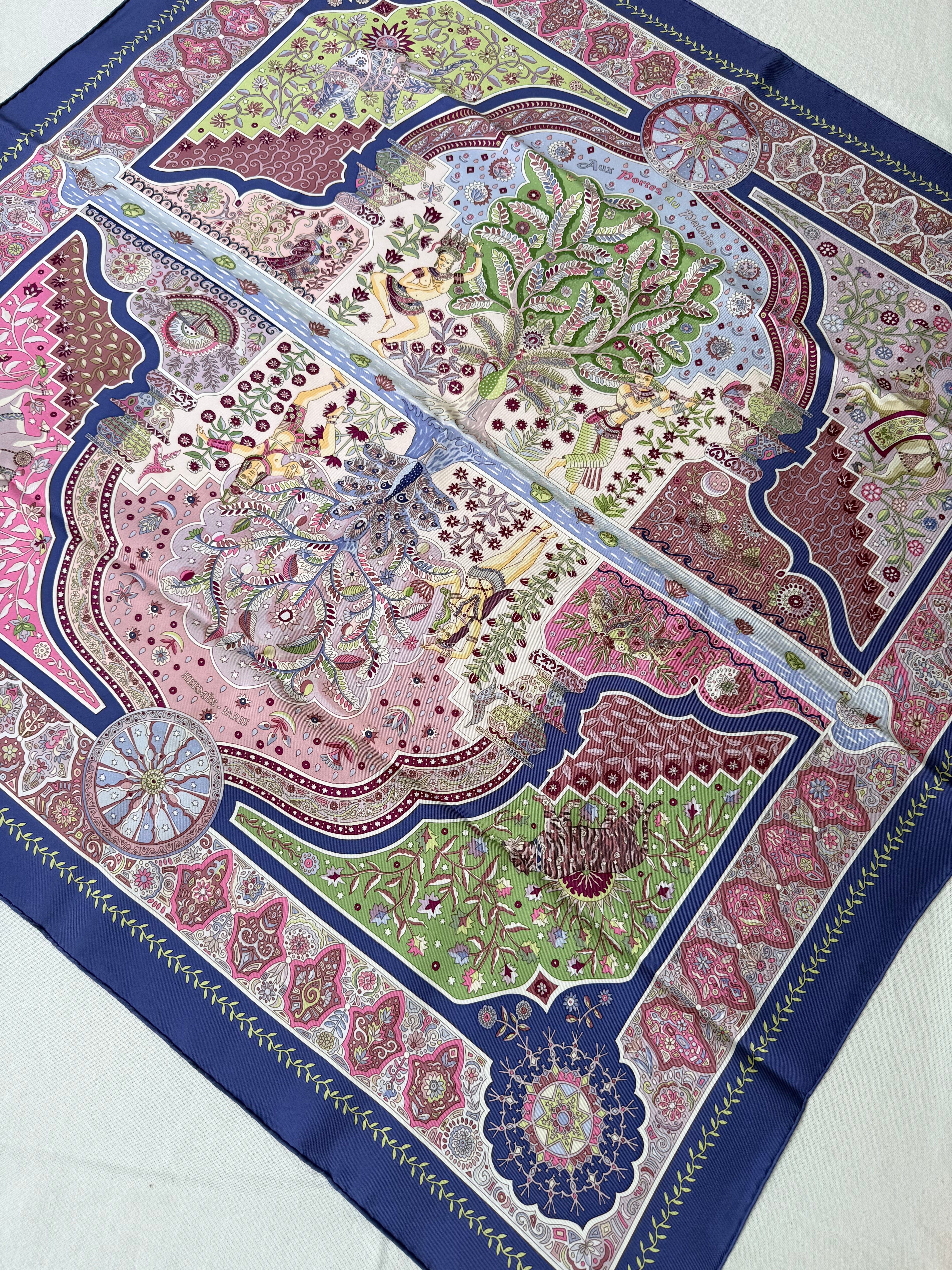 Foulard Hermès – Modèle Aux Portes du Palais