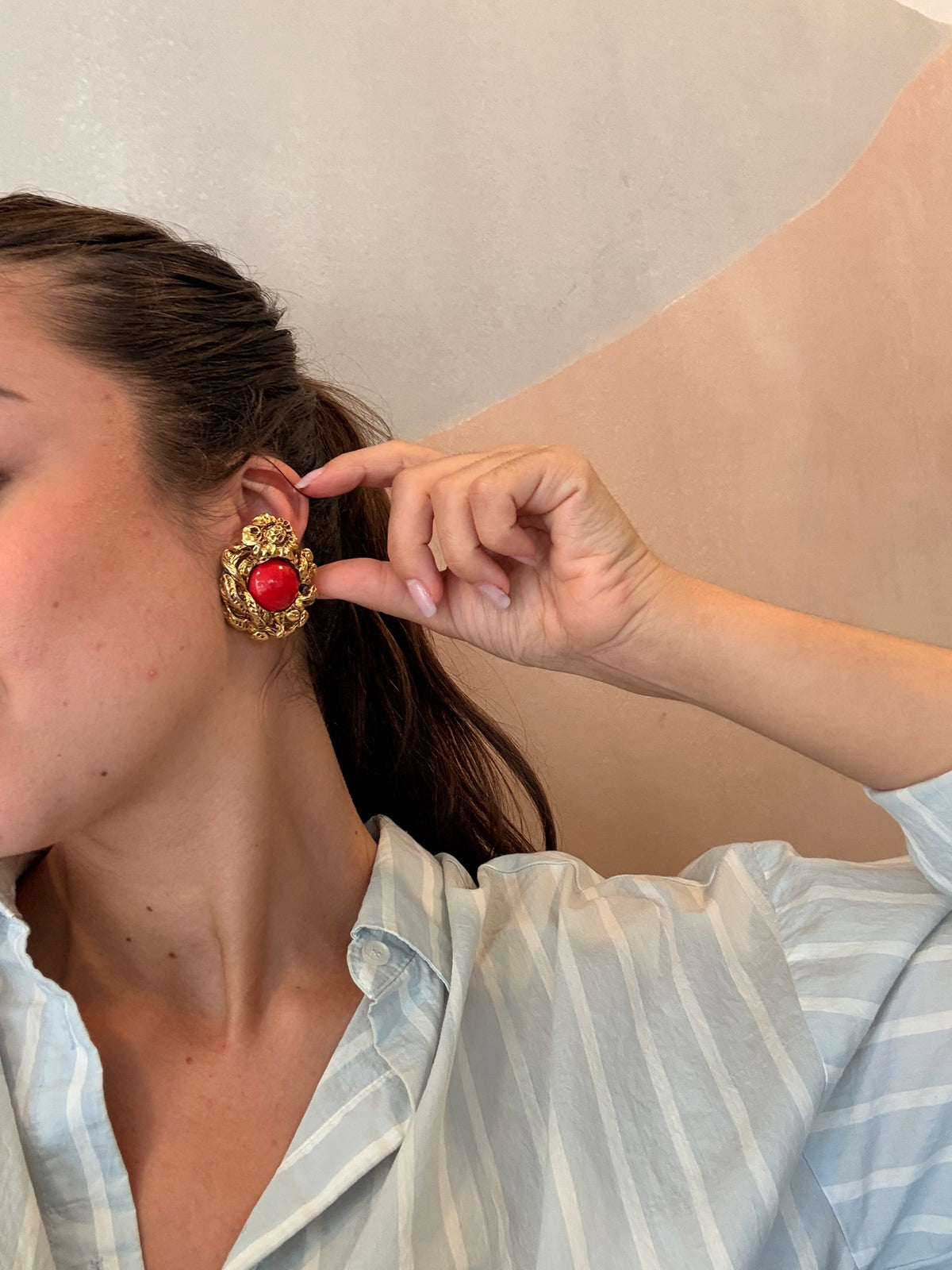 Boucles d’oreilles vintage - Cabochons rouges et motifs floraux