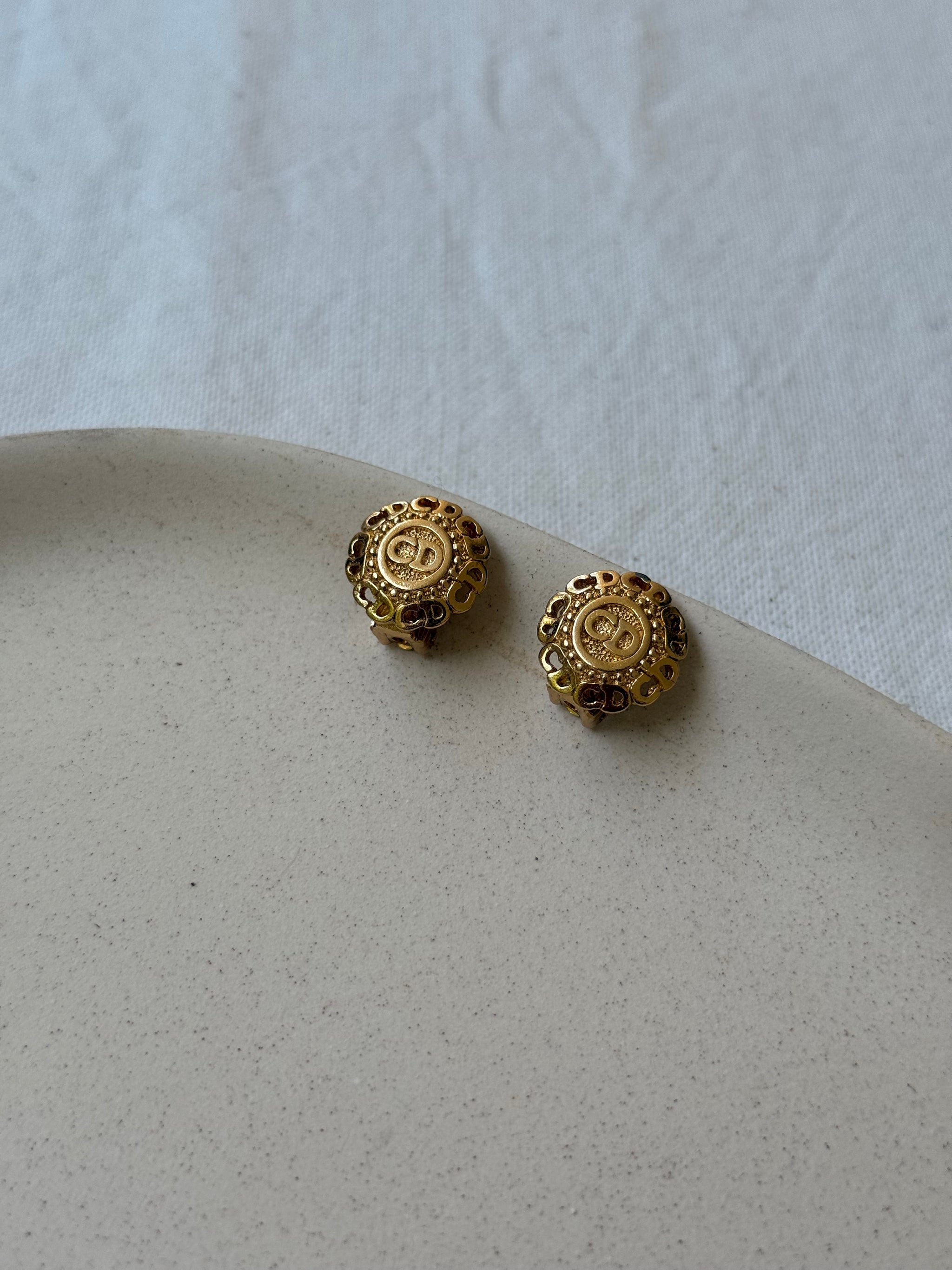 Boucles d’oreilles Christian Dior vintage - Logo CD petit format