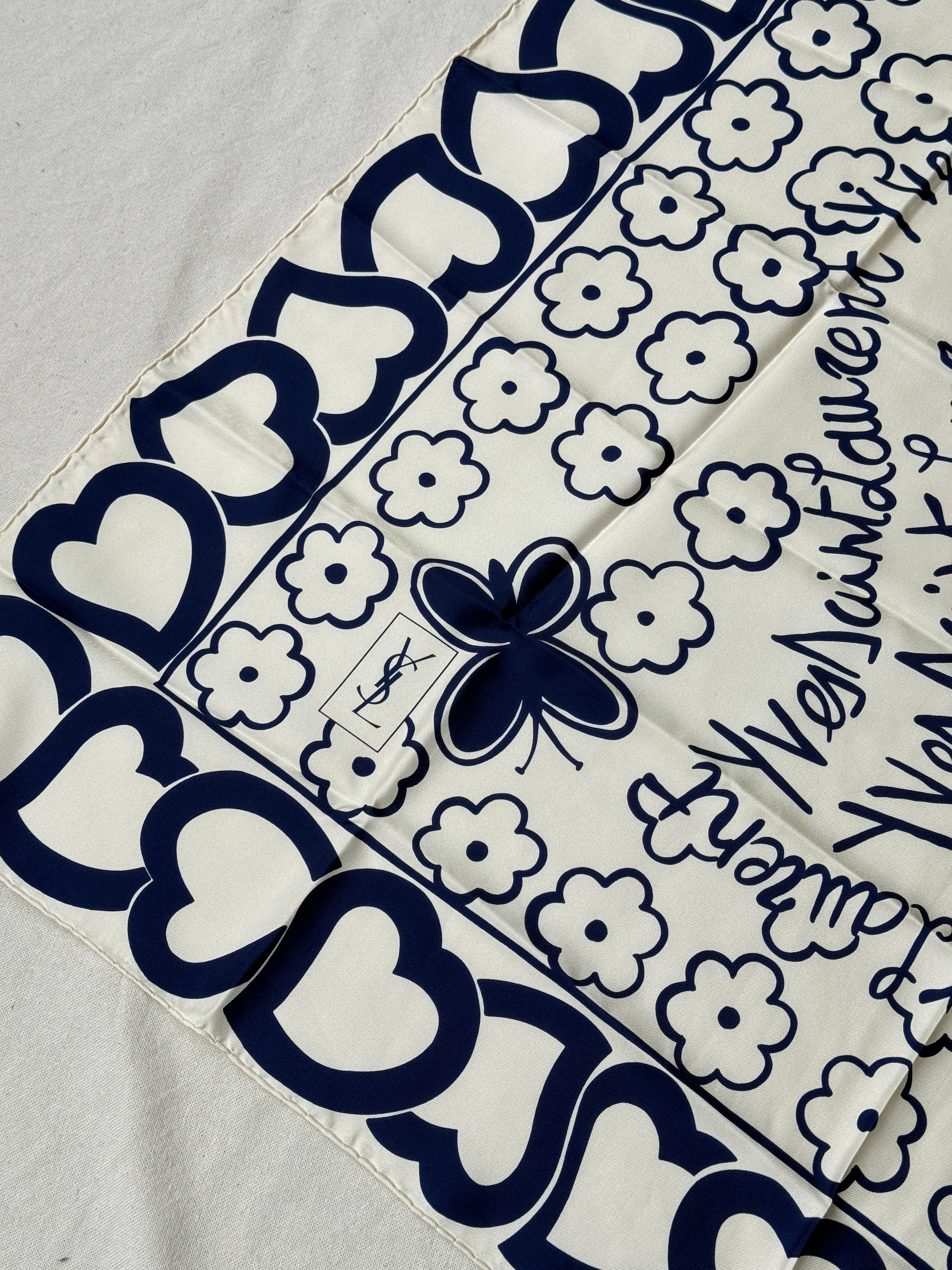 Foulard Yves Saint Laurent – Cœurs et fleurs
