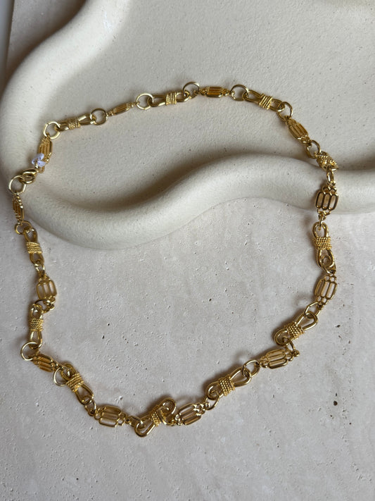 Collier vintage chaîne dorée à maillons travaillés