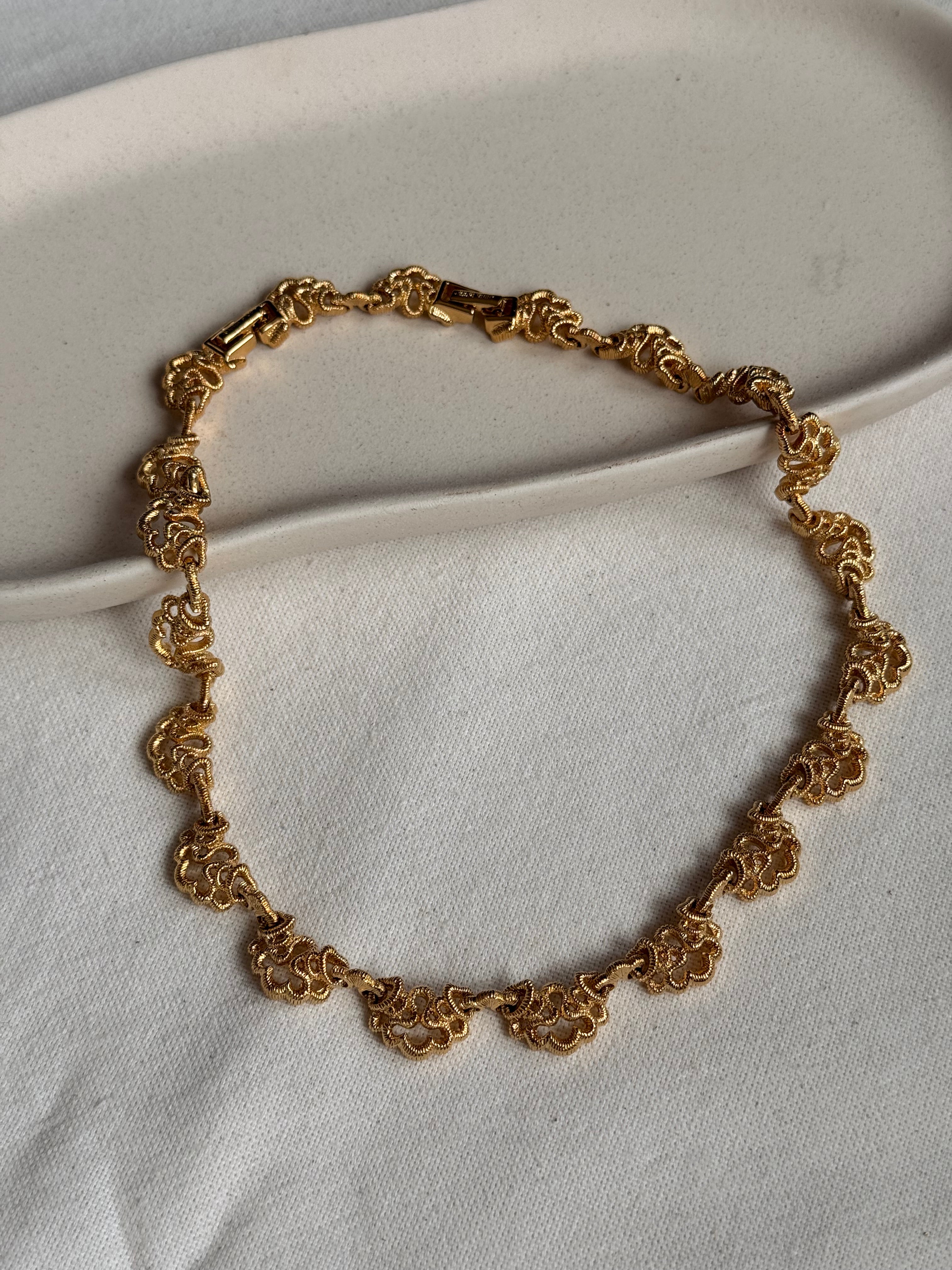 Collier Nina Ricci vintage - Dentelle travaillée dorée