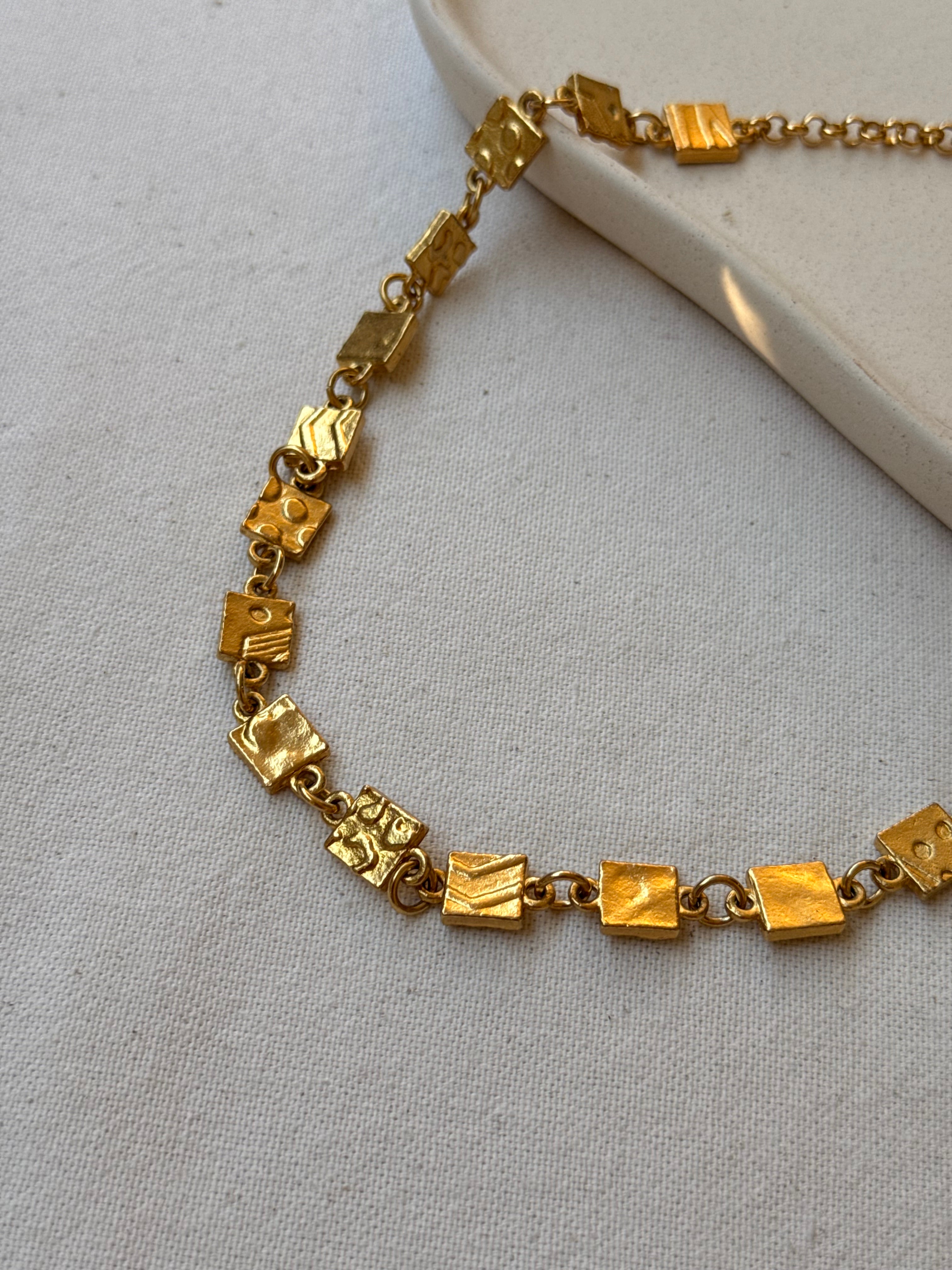 Collier Biche de Berre vintage - Maille géométrique dorée