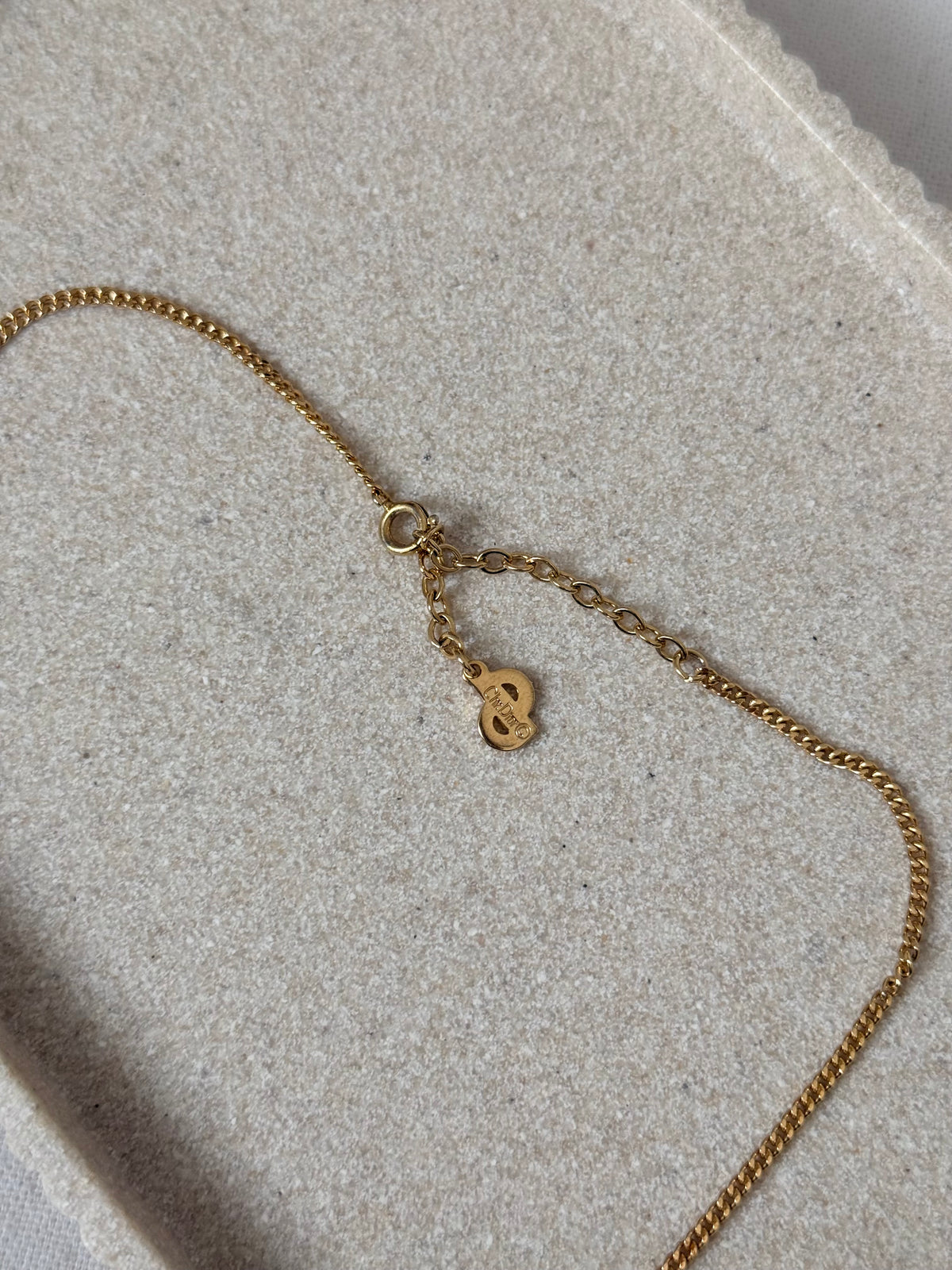 Collier Christian Dior vintage - Pendentif CD doré et strass