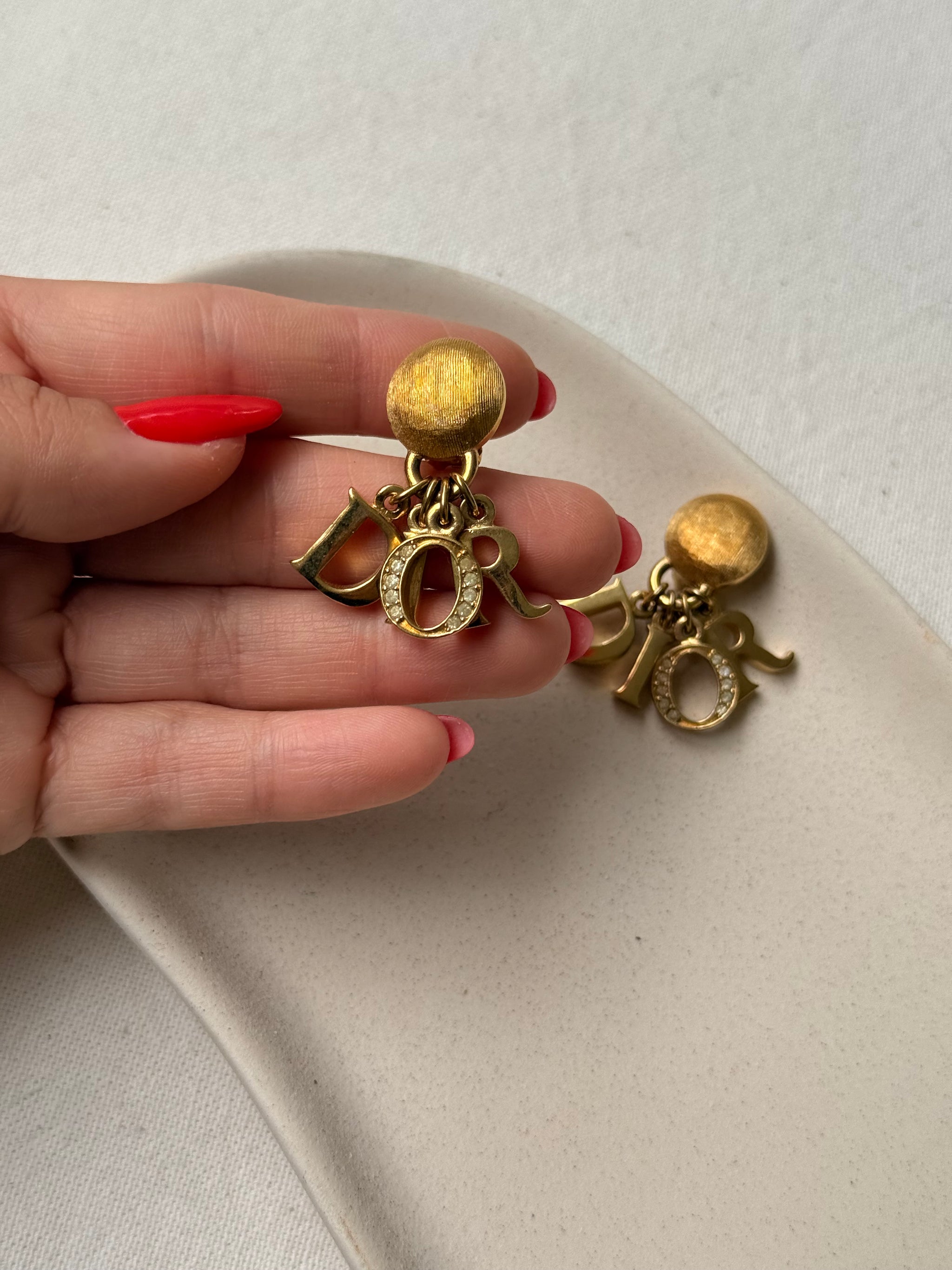 Boucles d’oreilles Christian Dior vintage - Lettres DIOR pendantes