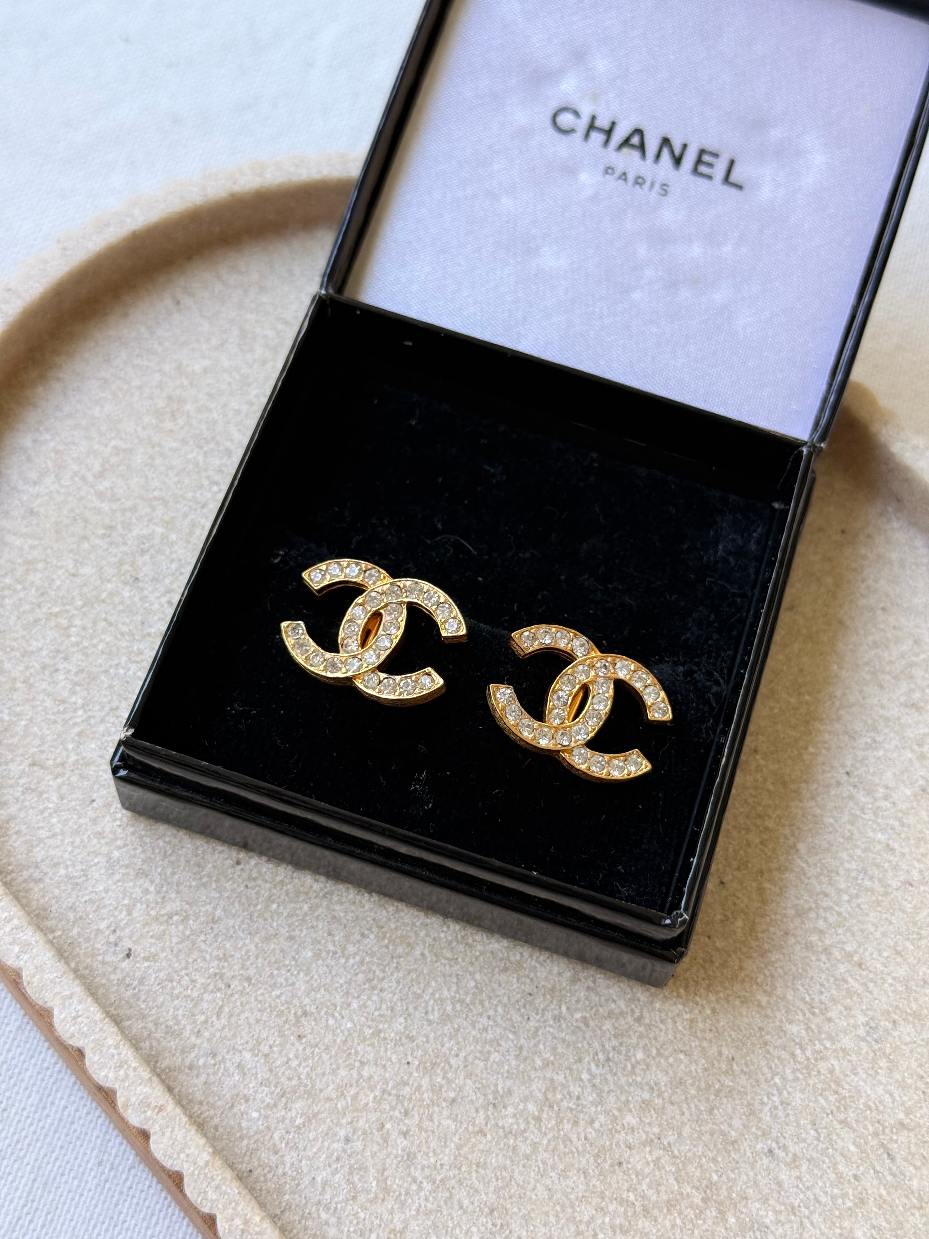 Boucles d’oreilles vintage Chanel - Logo CC orné de strass