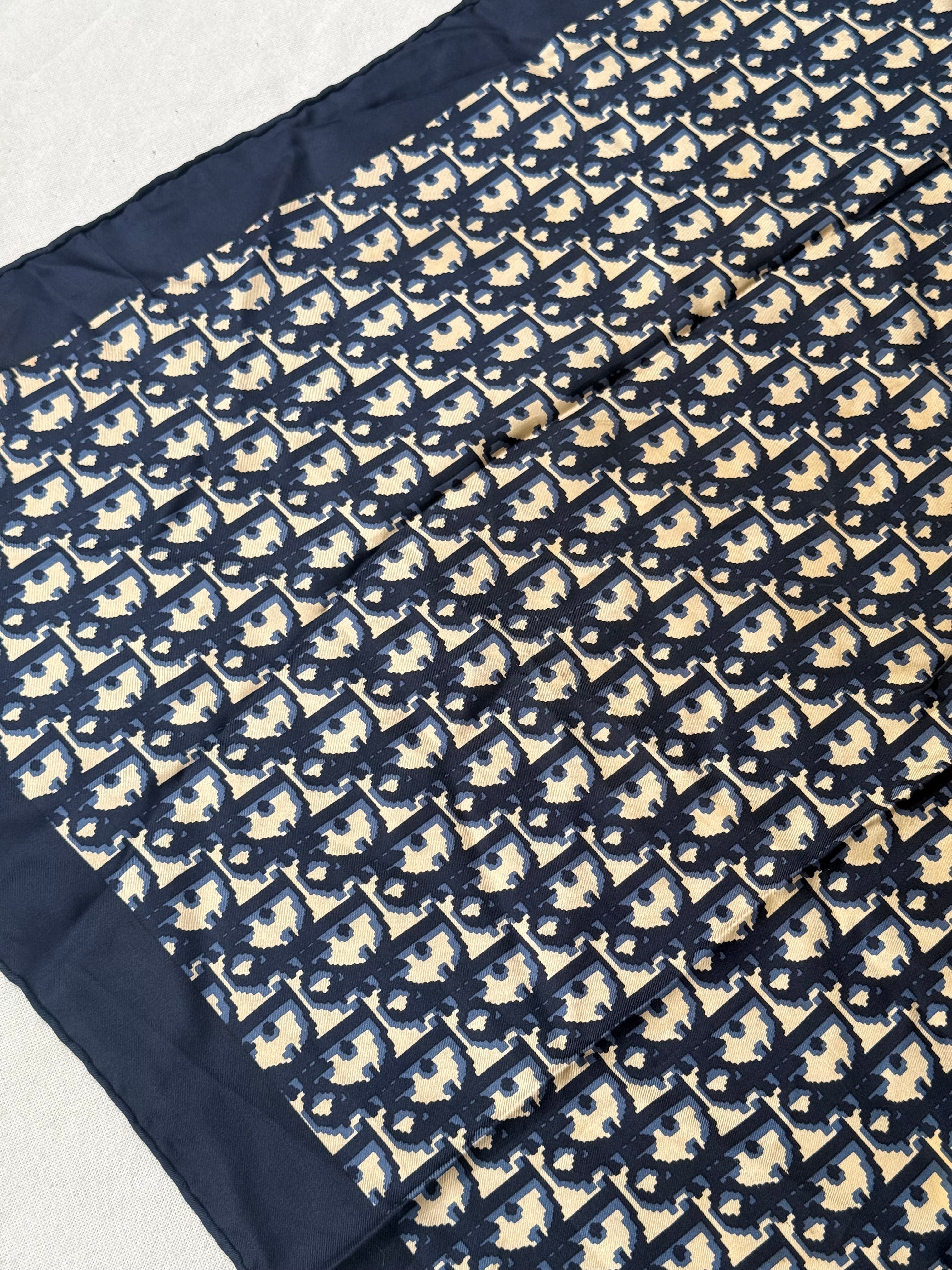 Foulard Christian Dior – Modèle monogramme bleu