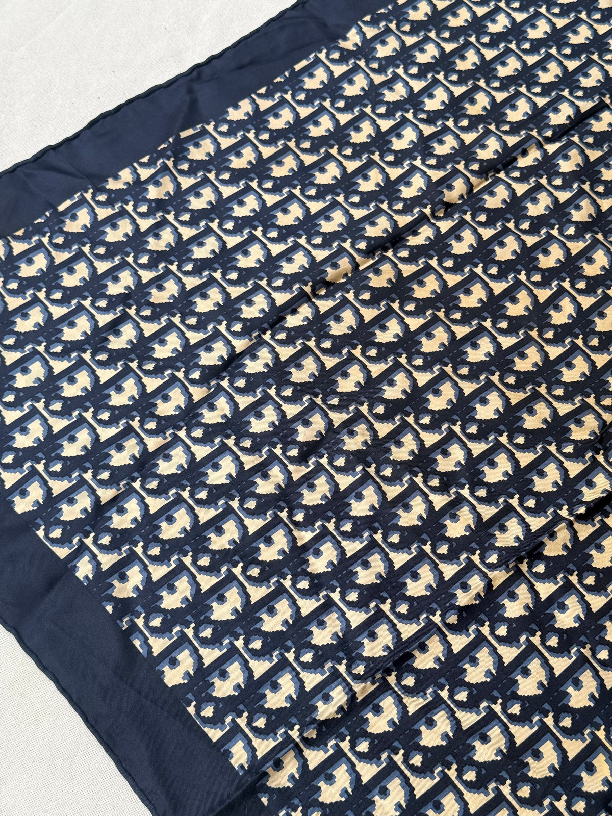 Foulard Christian Dior – Modèle monogramme bleu