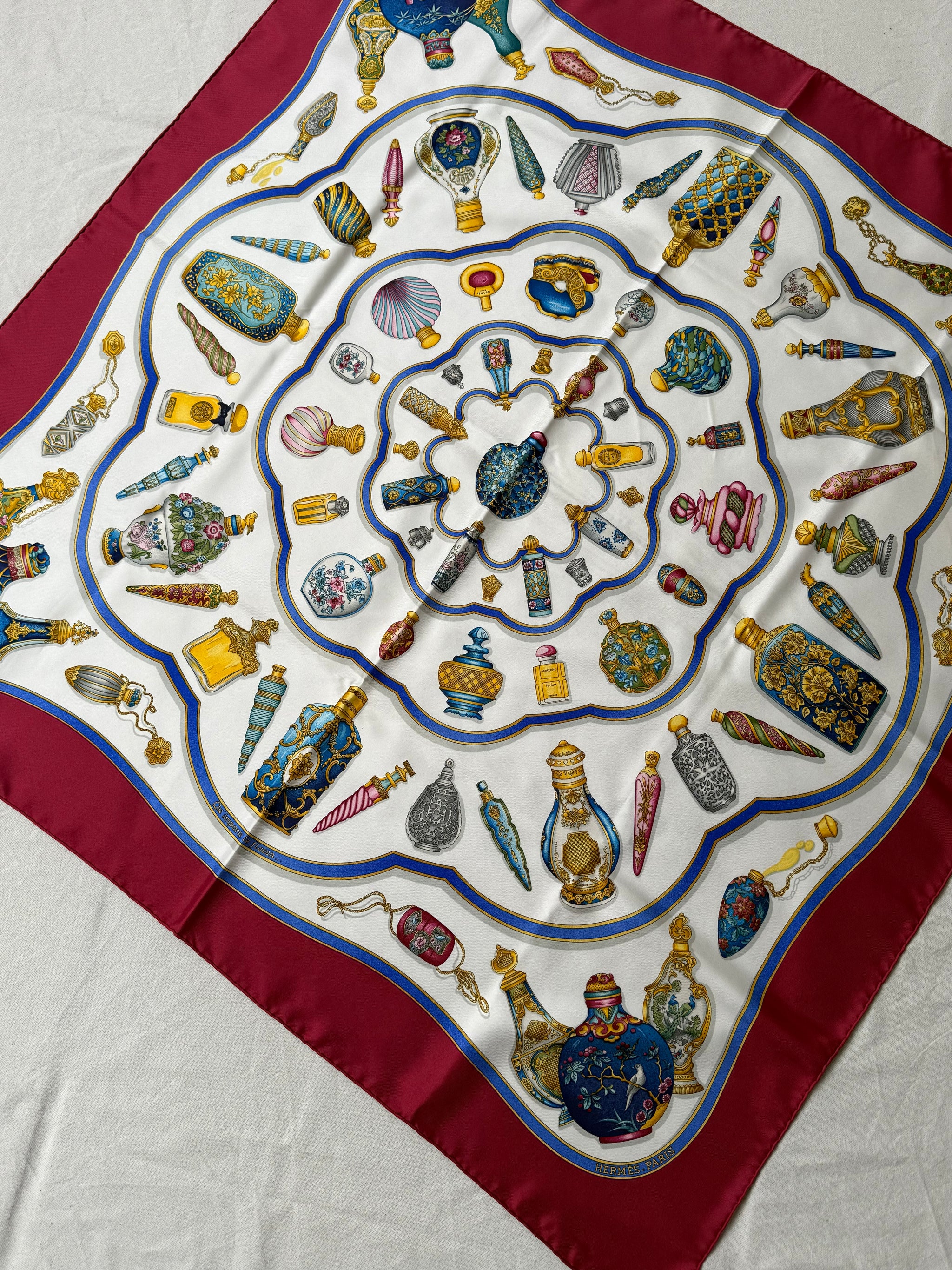 Foulard Hermès – Modèle Qu’importe Le Flacon