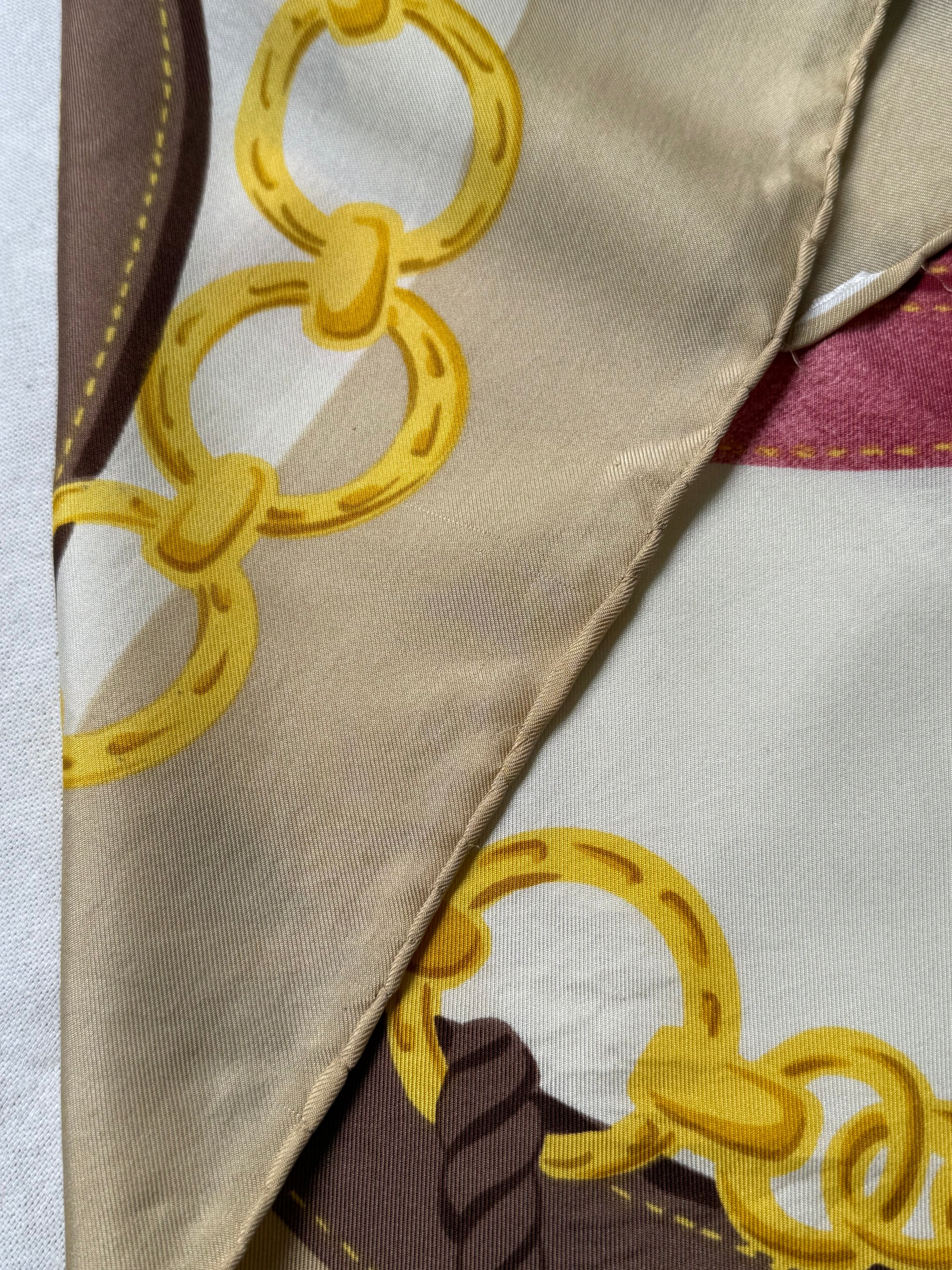 Foulard Céline – Chaînes et harnais