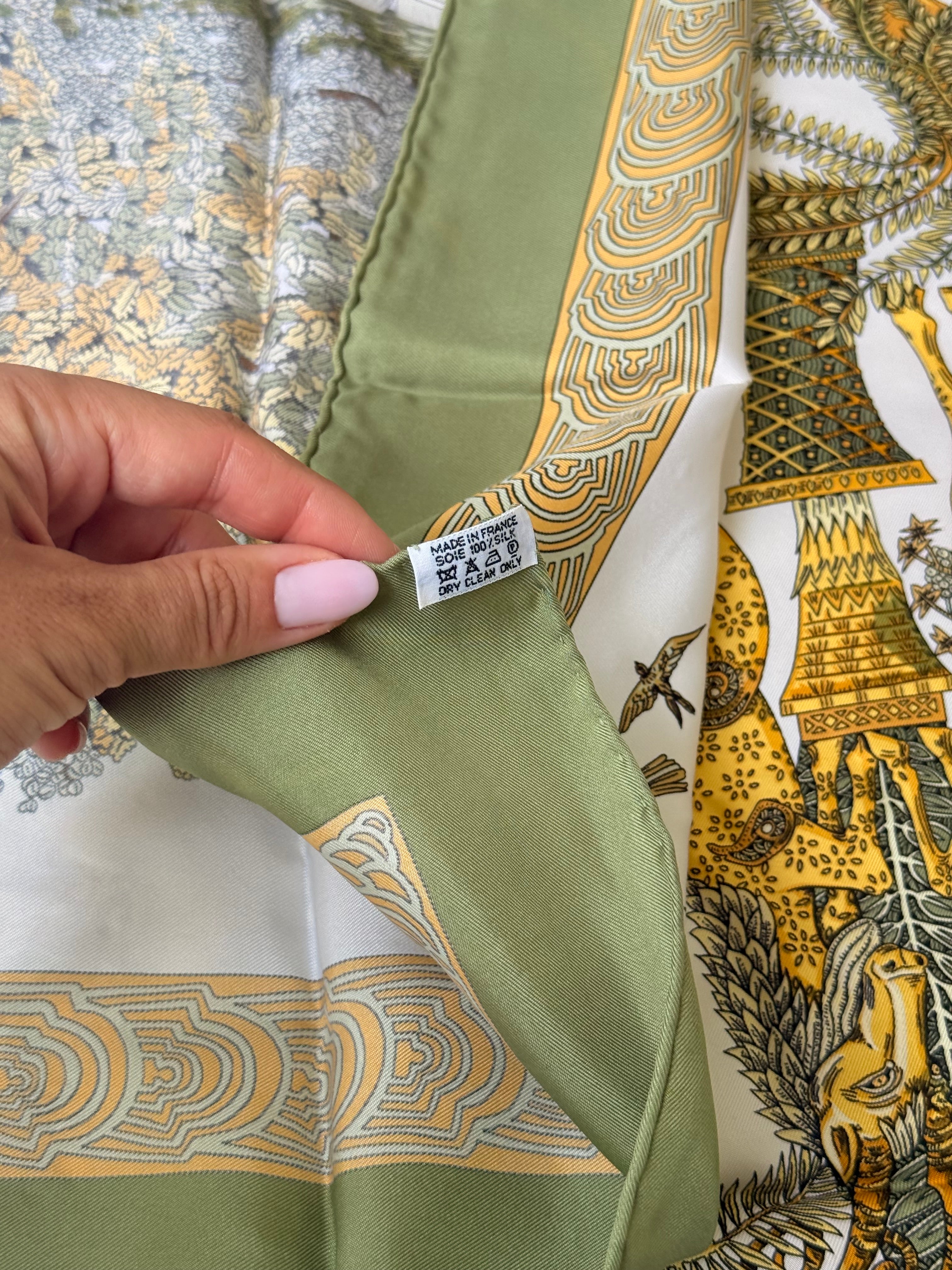Foulard Hermès – Modèle Les légendes de l'arbre