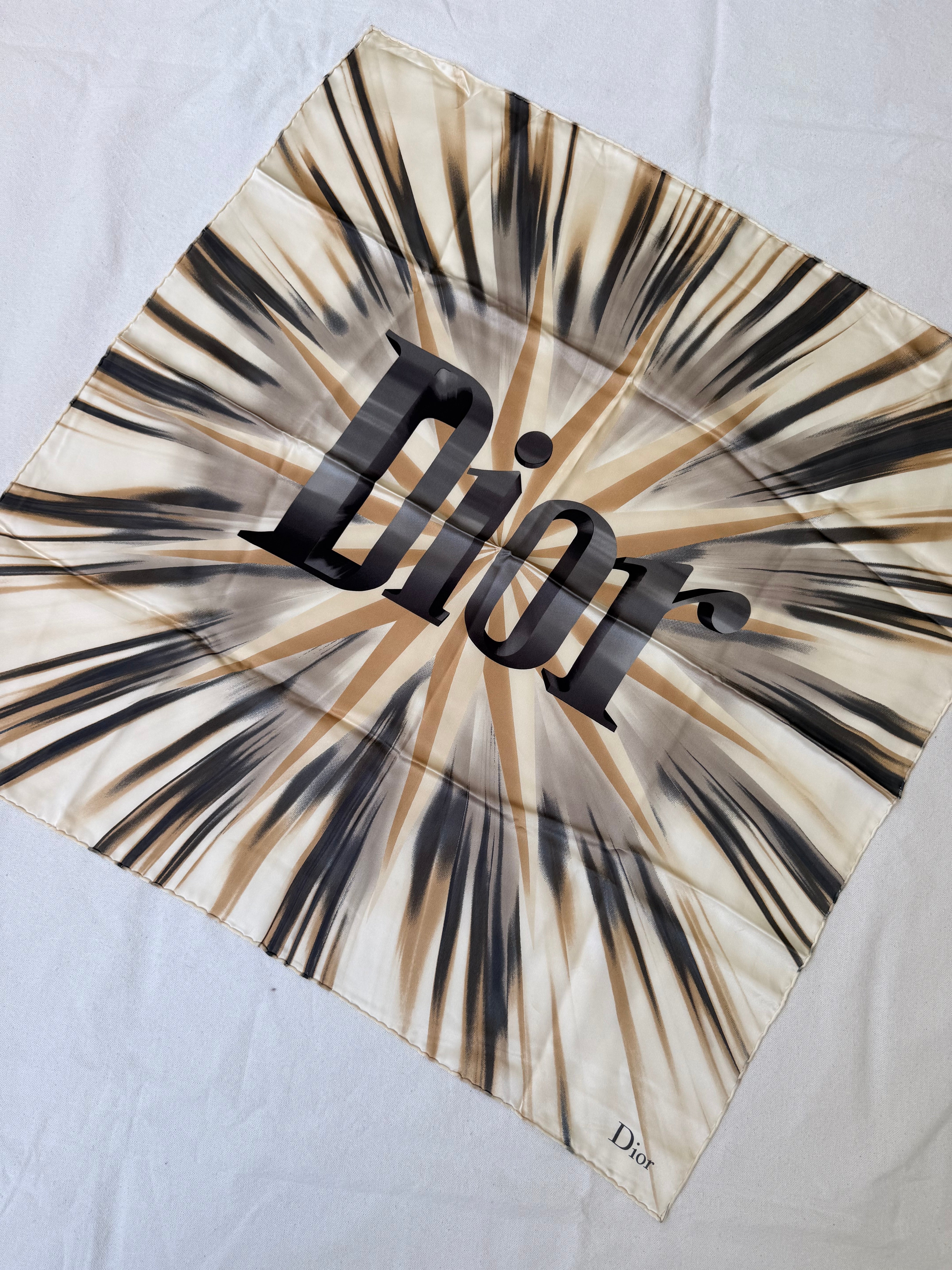 Foulard Christian Dior vintage – Inscription Dior