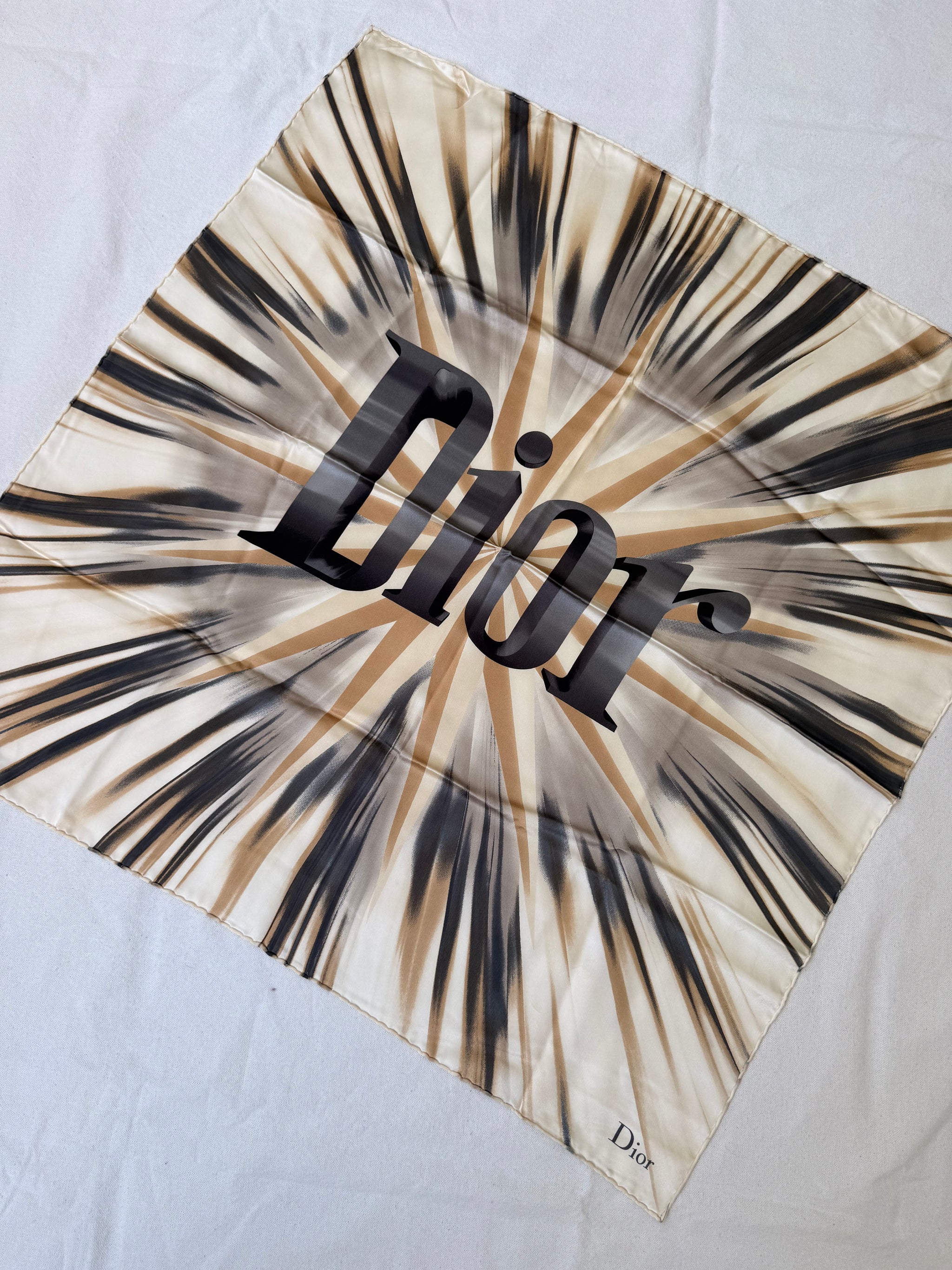 Foulard Christian Dior vintage – Inscription Dior