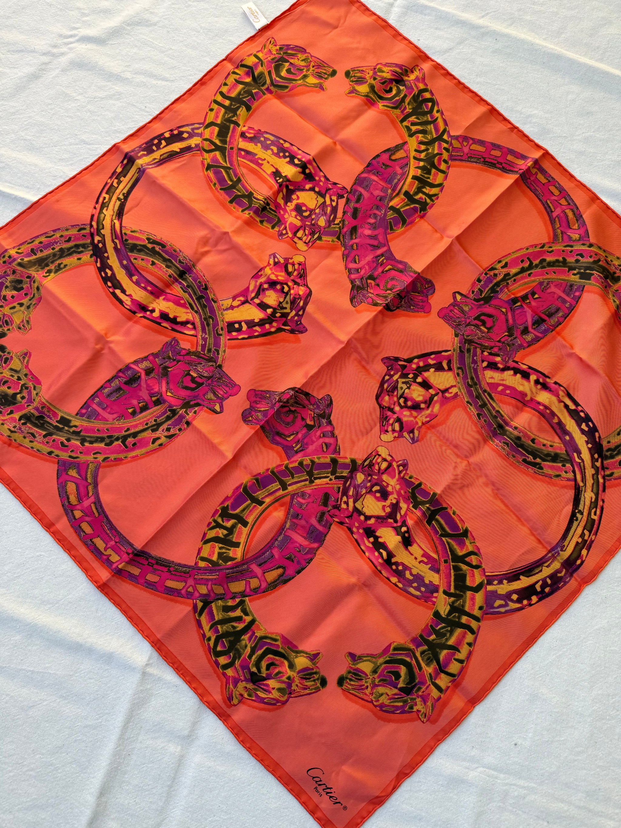 Foulard Cartier – Modèle panthères entrelacées