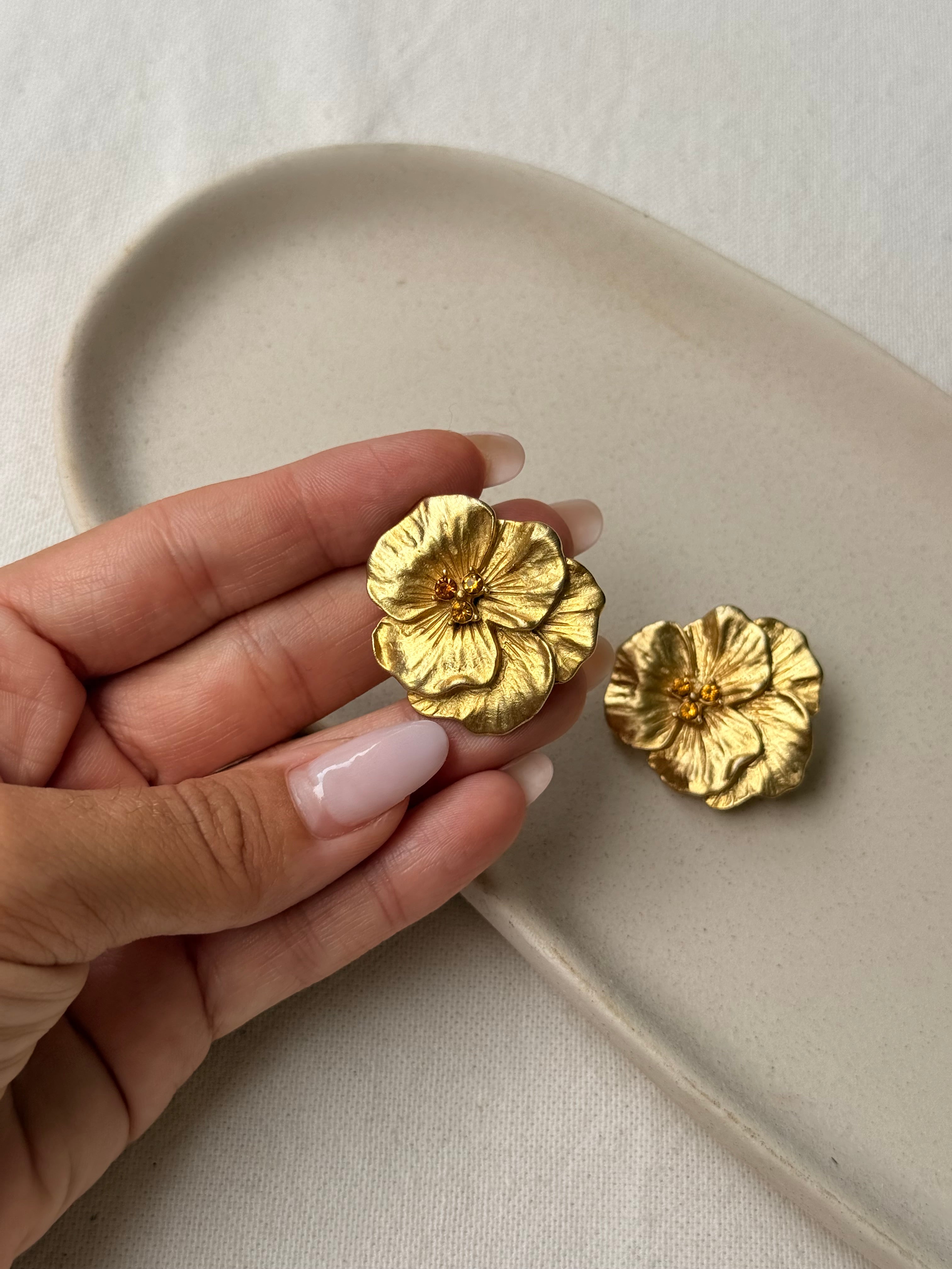 Boucles d’oreilles vintage - Fleurs dorées et strass ambrés