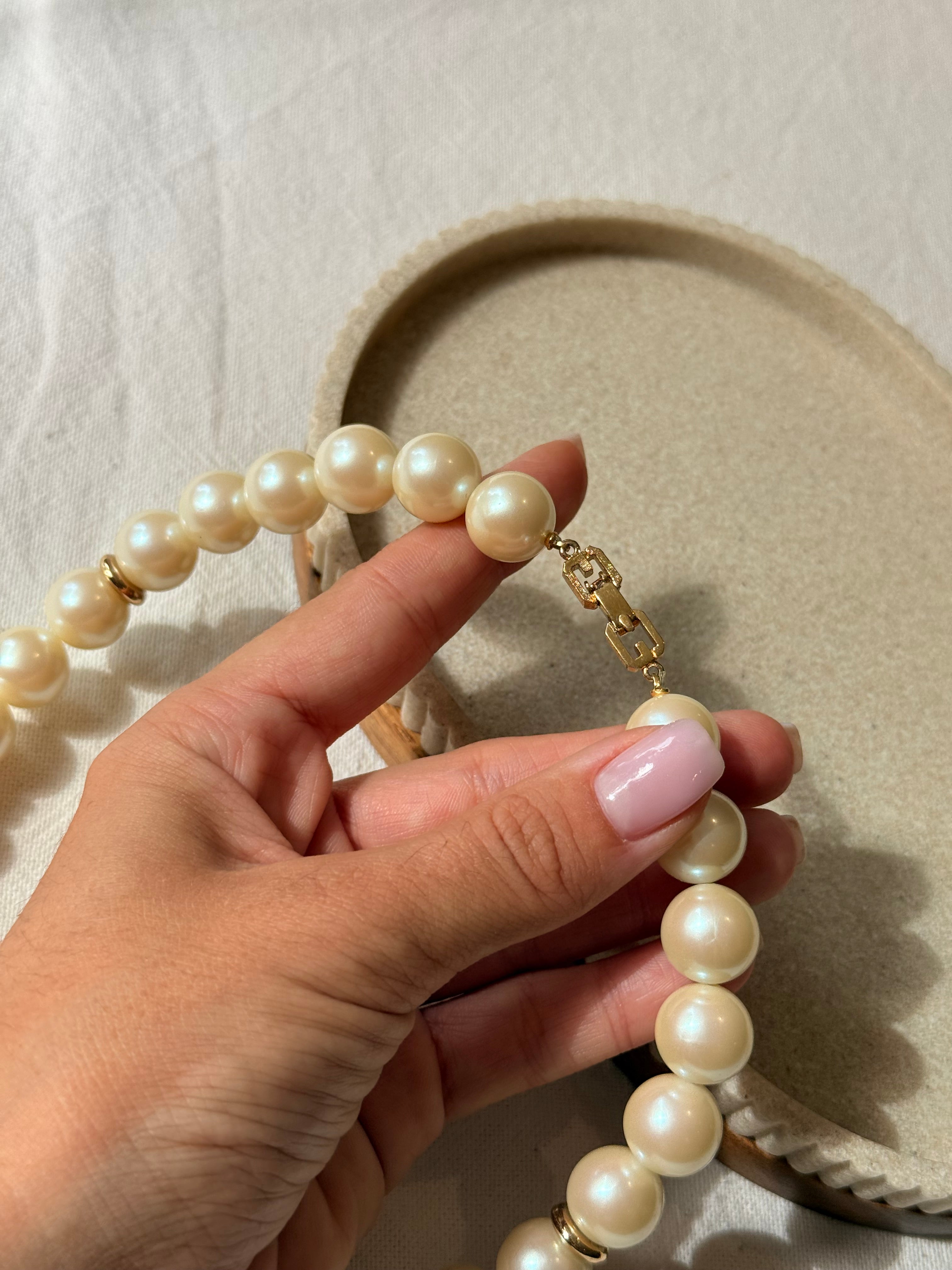 Collier Givenchy vintage - Perles fantaisies et empiècements dorés
