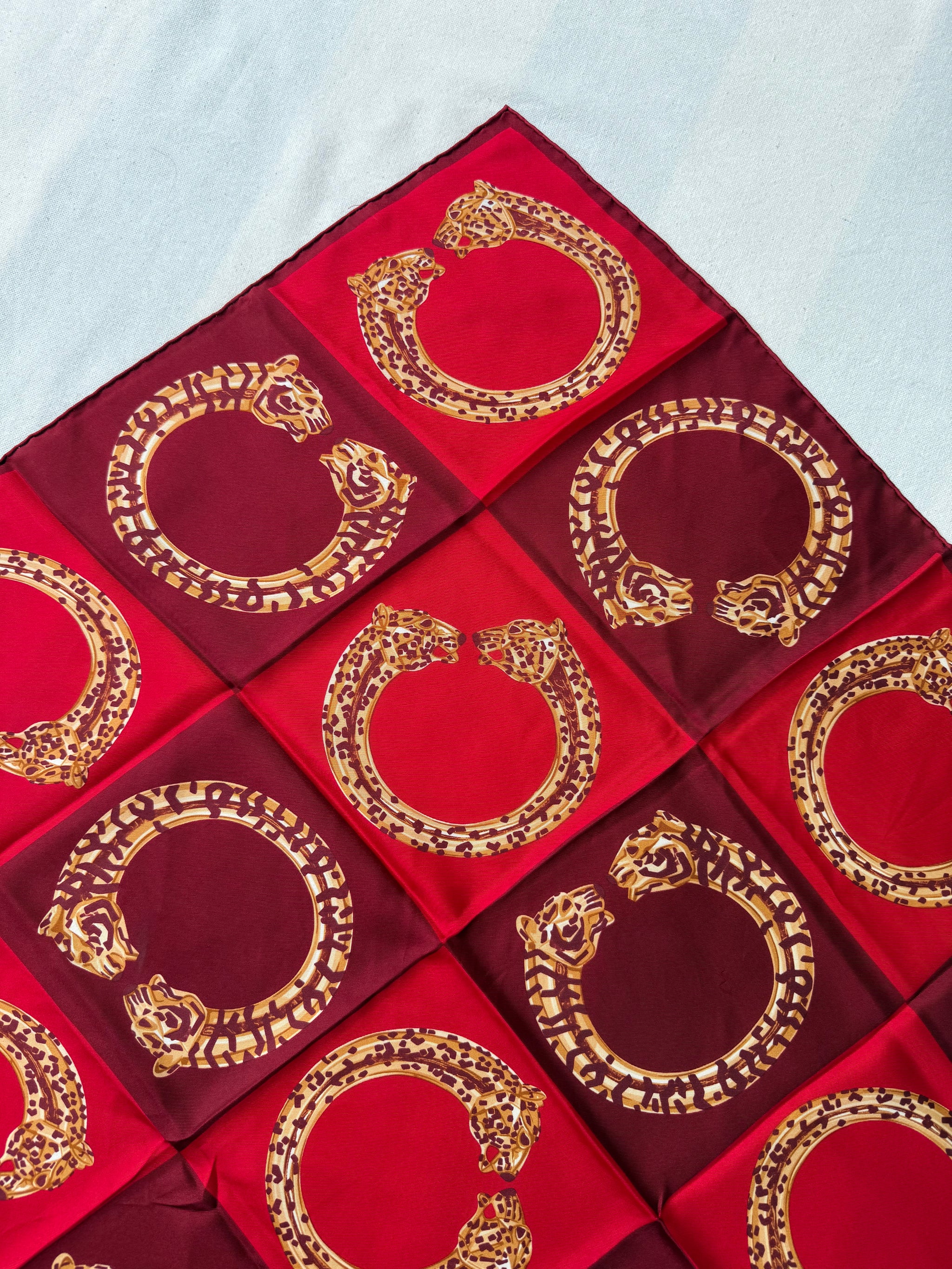 Foulard Cartier – Modèle rouge et panthères