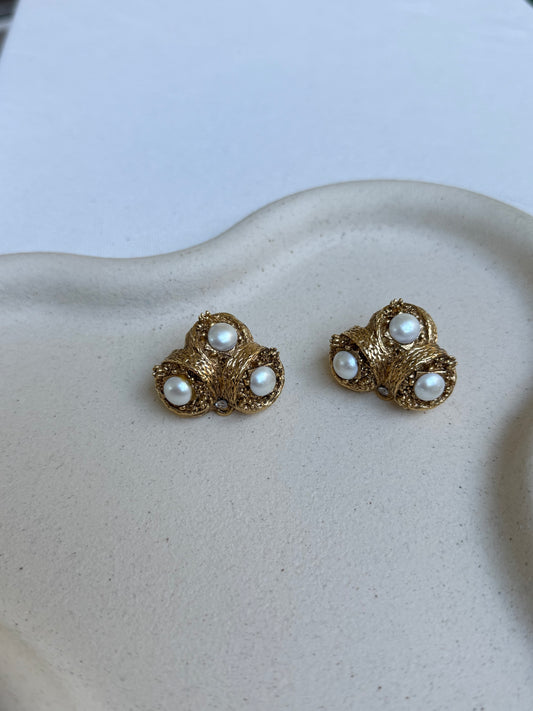 Vintage Earrings - Gold resin and pearls