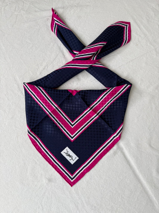 Foulard Yves Saint Laurent – Motifs graphiques