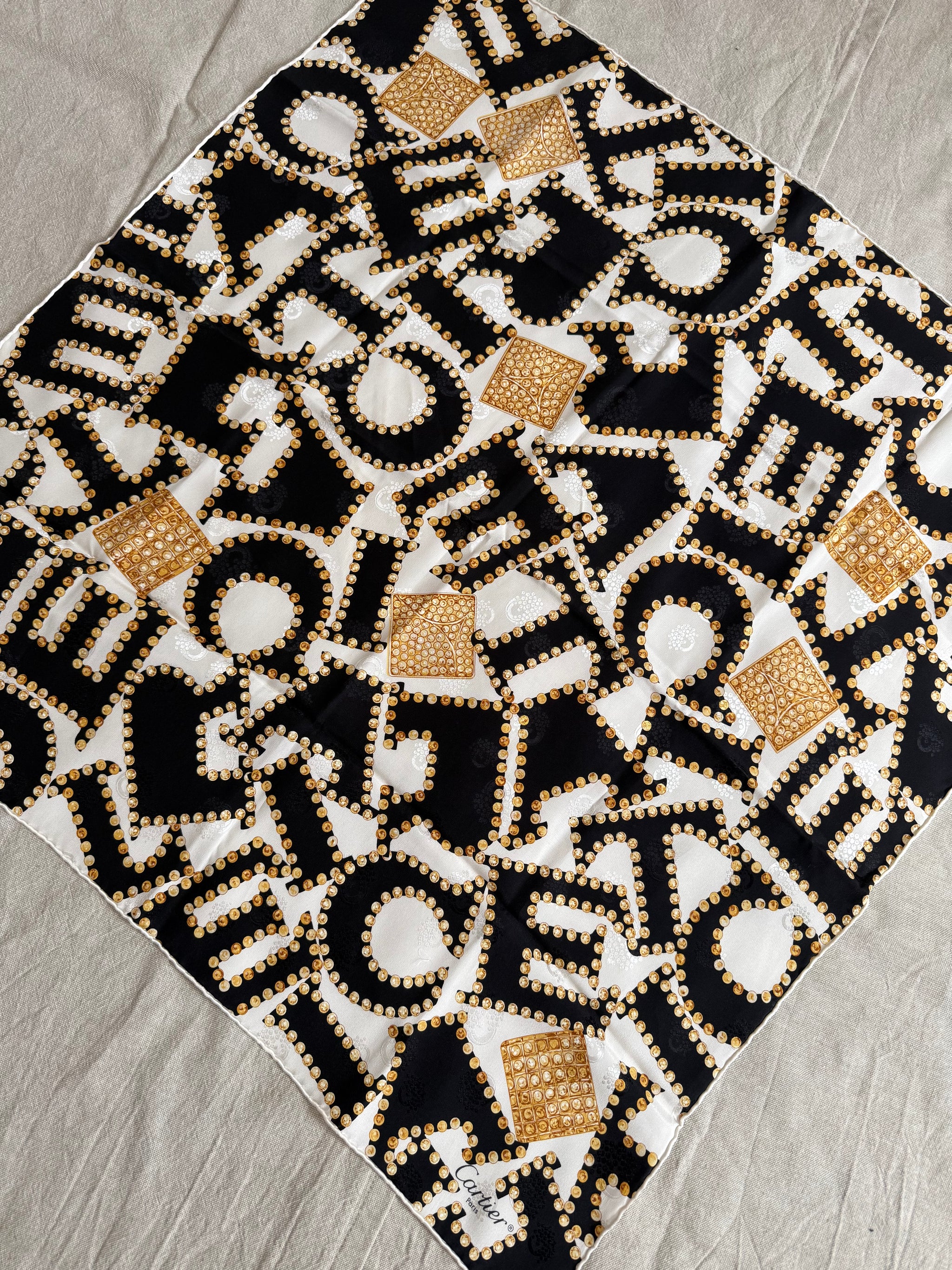 Foulard Cartier – Modèle noir et blanc