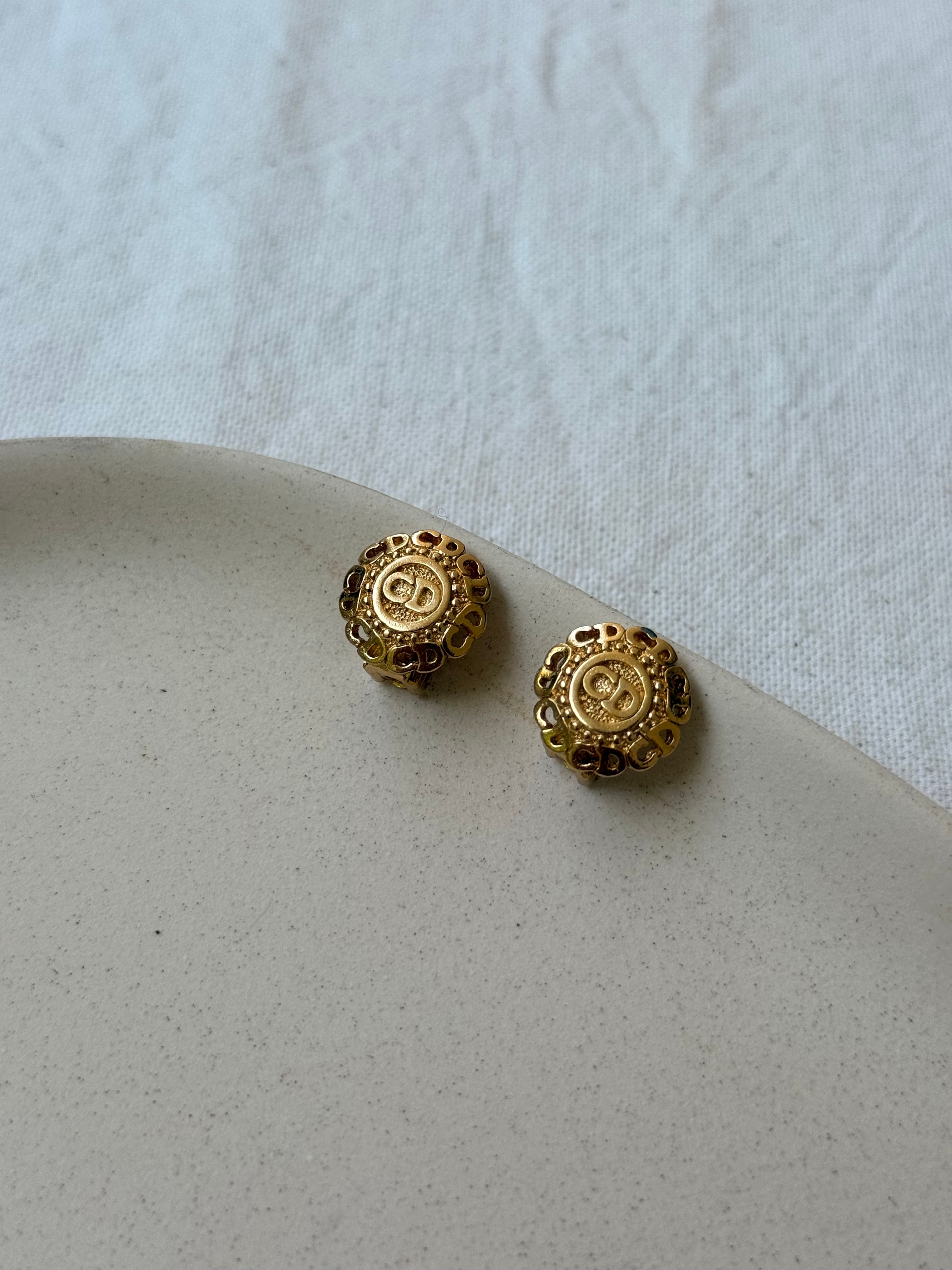Boucles d’oreilles Christian Dior vintage - Logo CD petit format