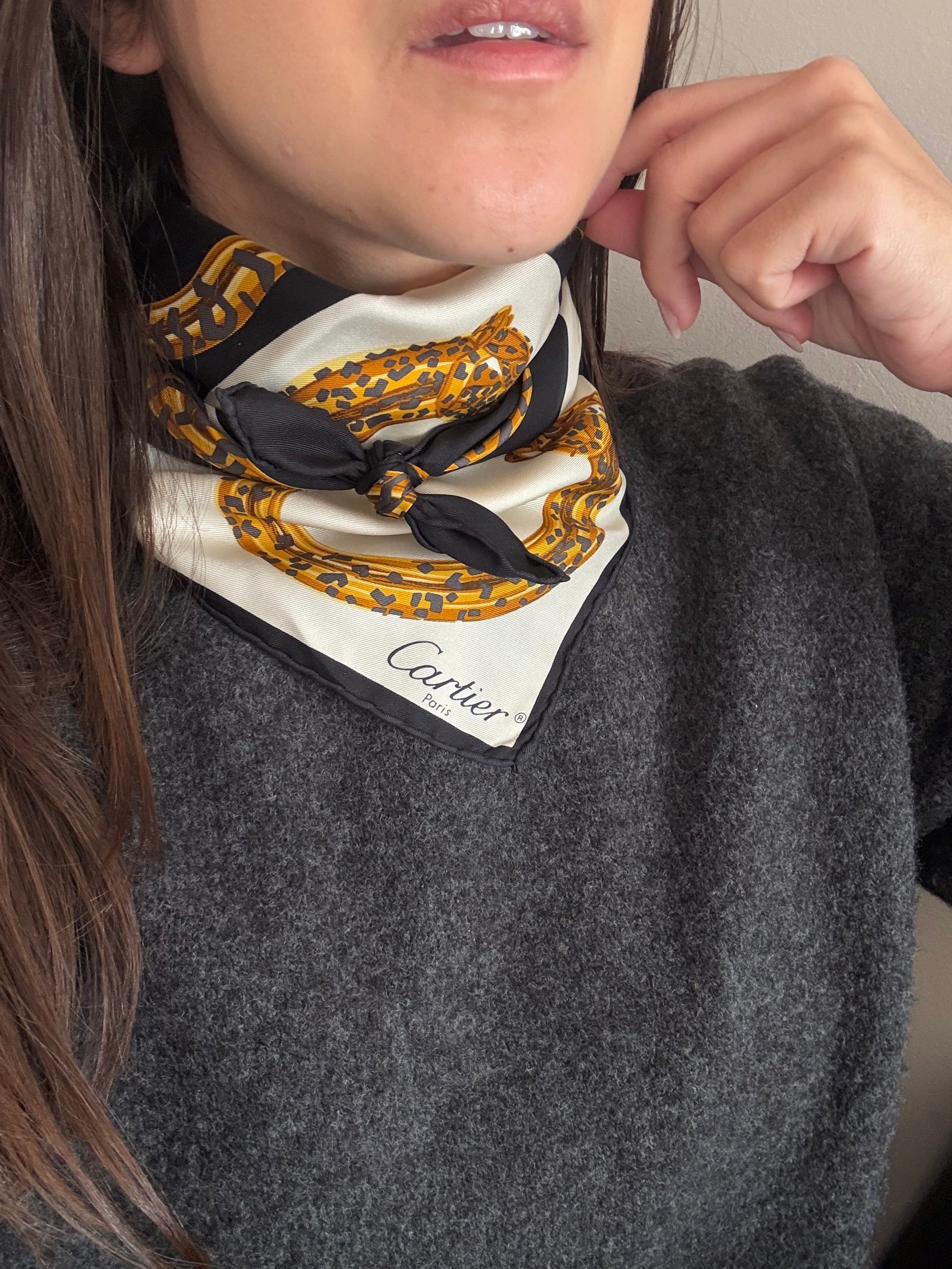 Foulard Cartier – Modèle noir et panthères