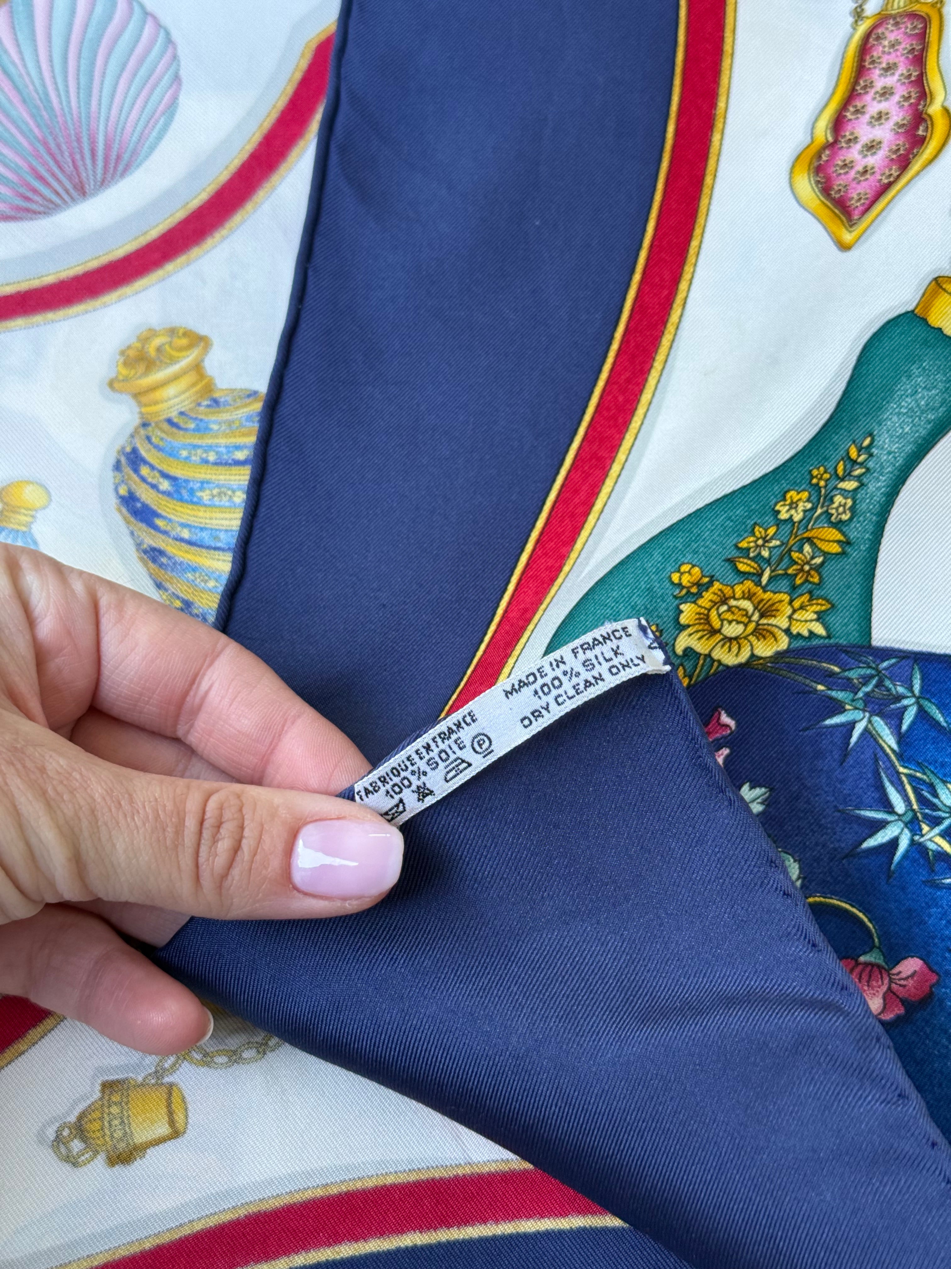 Foulard Hermès – Modèle Flacons