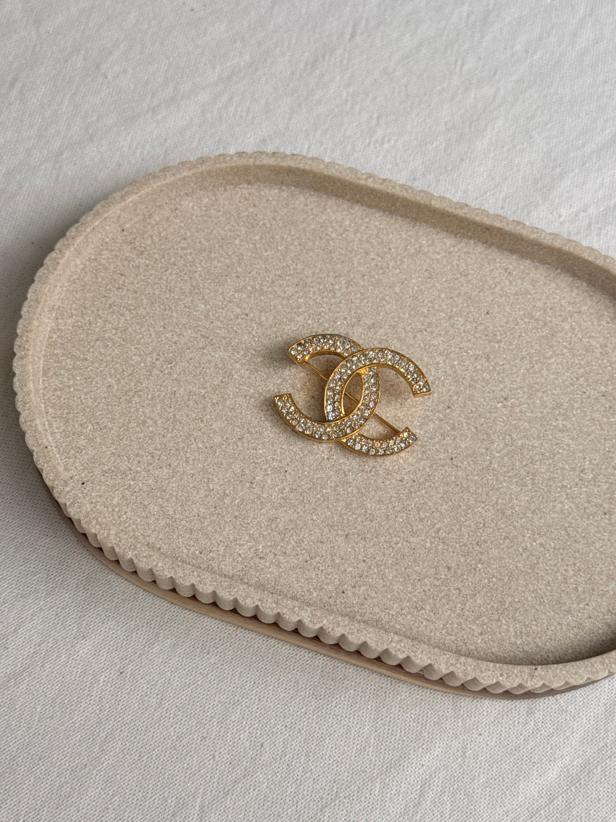 Broche Chanel vintage - CC ornée de strass