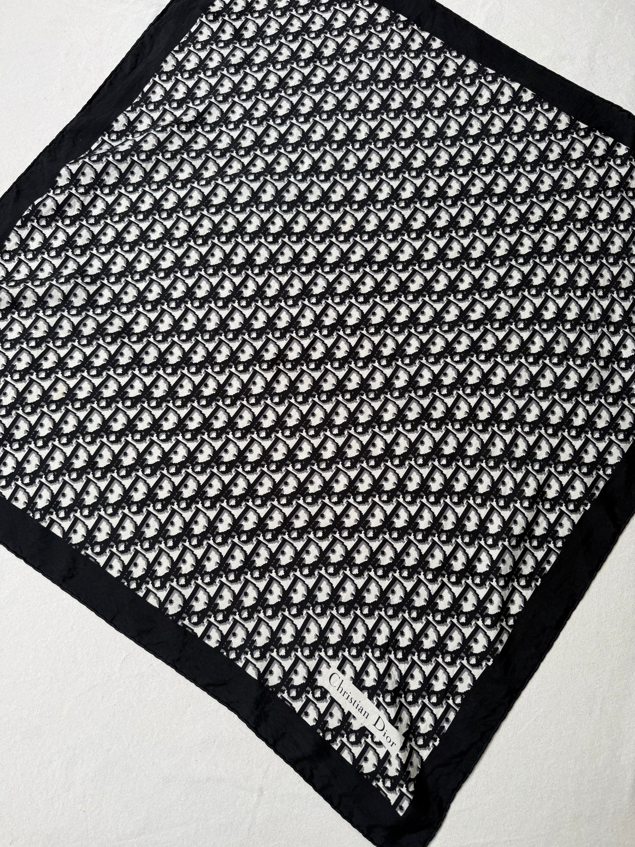 Foulard Christian Dior – Modèle monogramme noir