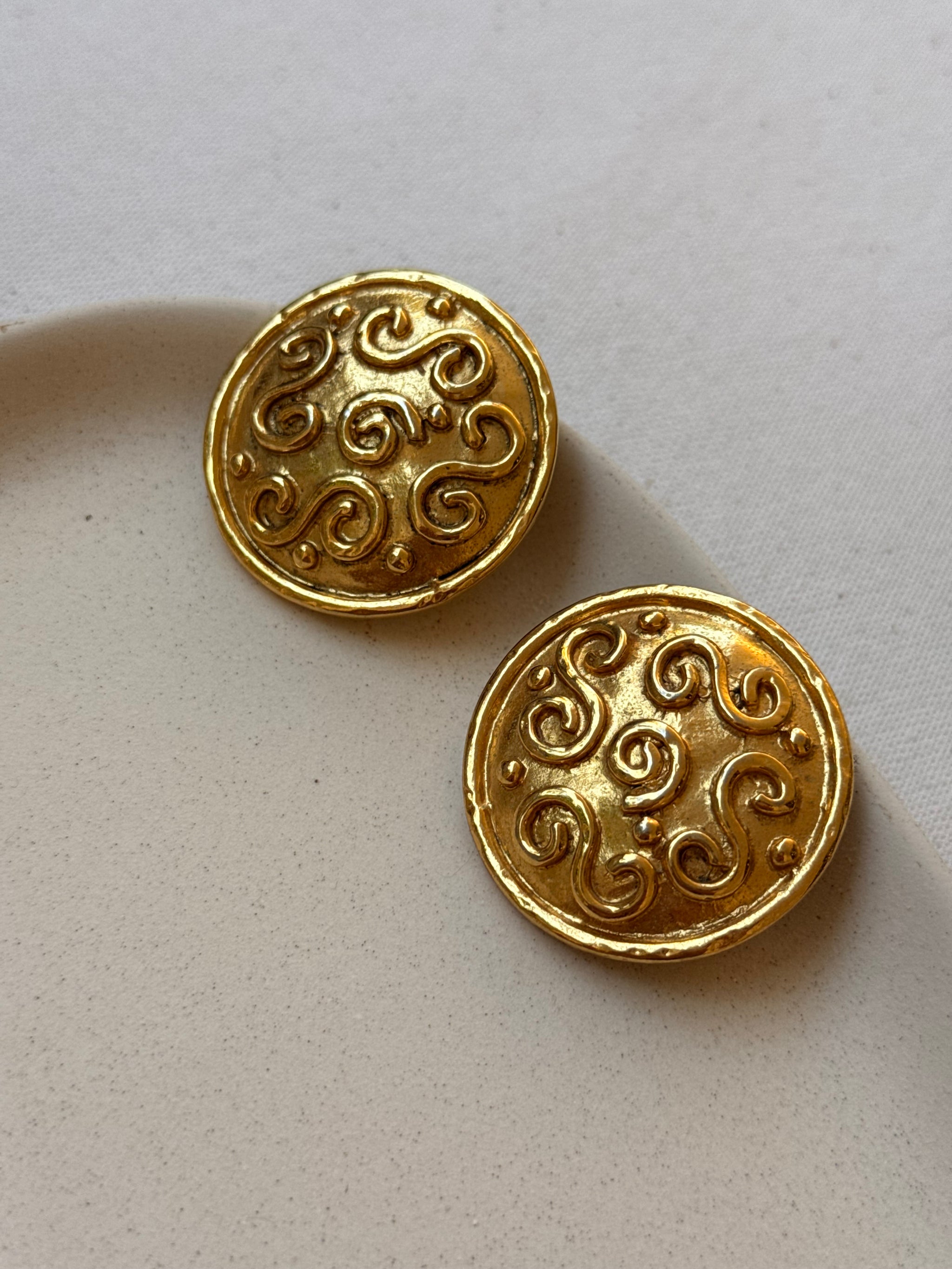 Boucles d’oreilles Édouard Rambaud vintage - Rondes motifs arabesques