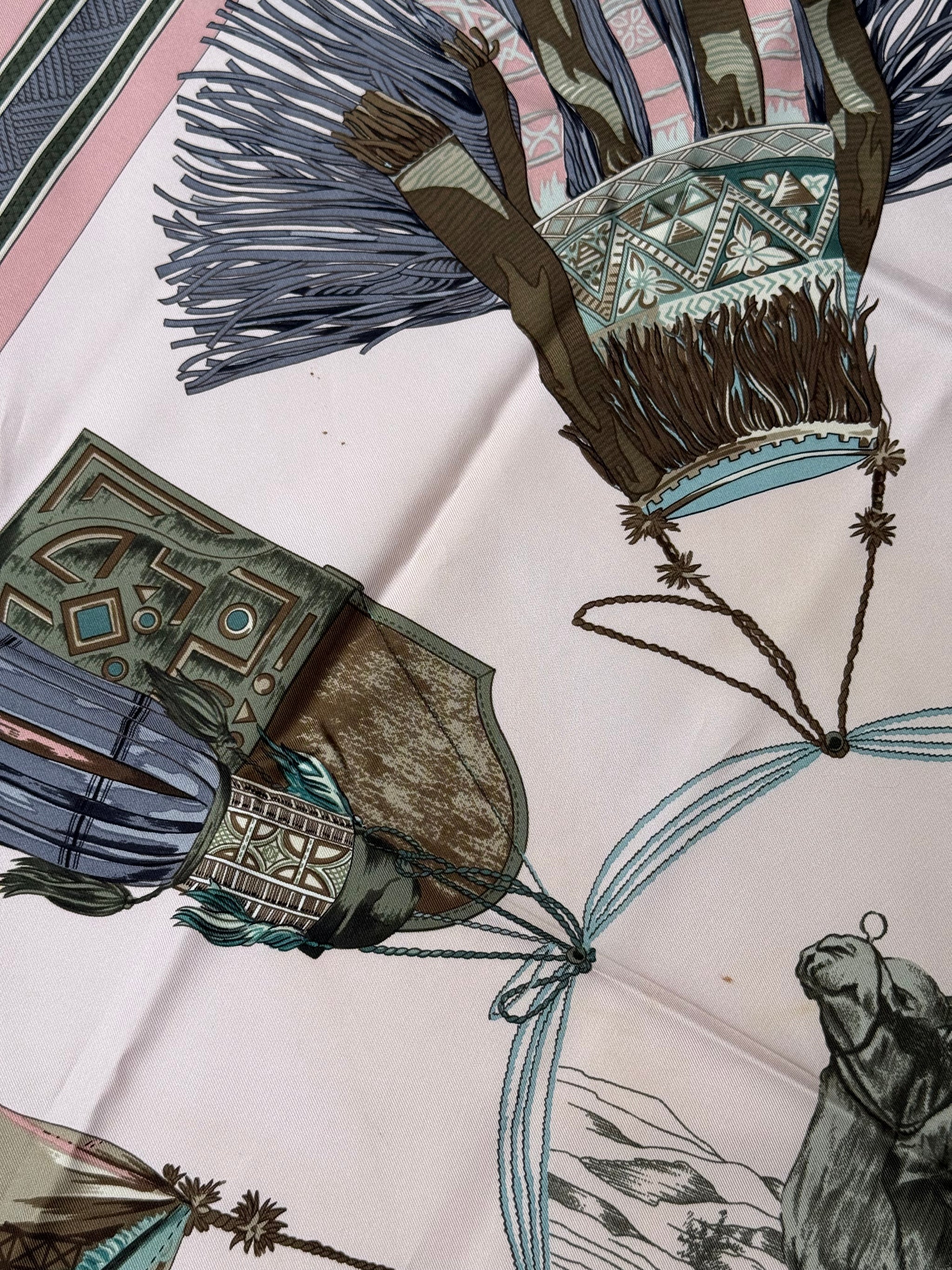 Foulard Hermès – Modèle Cuirs du Désert