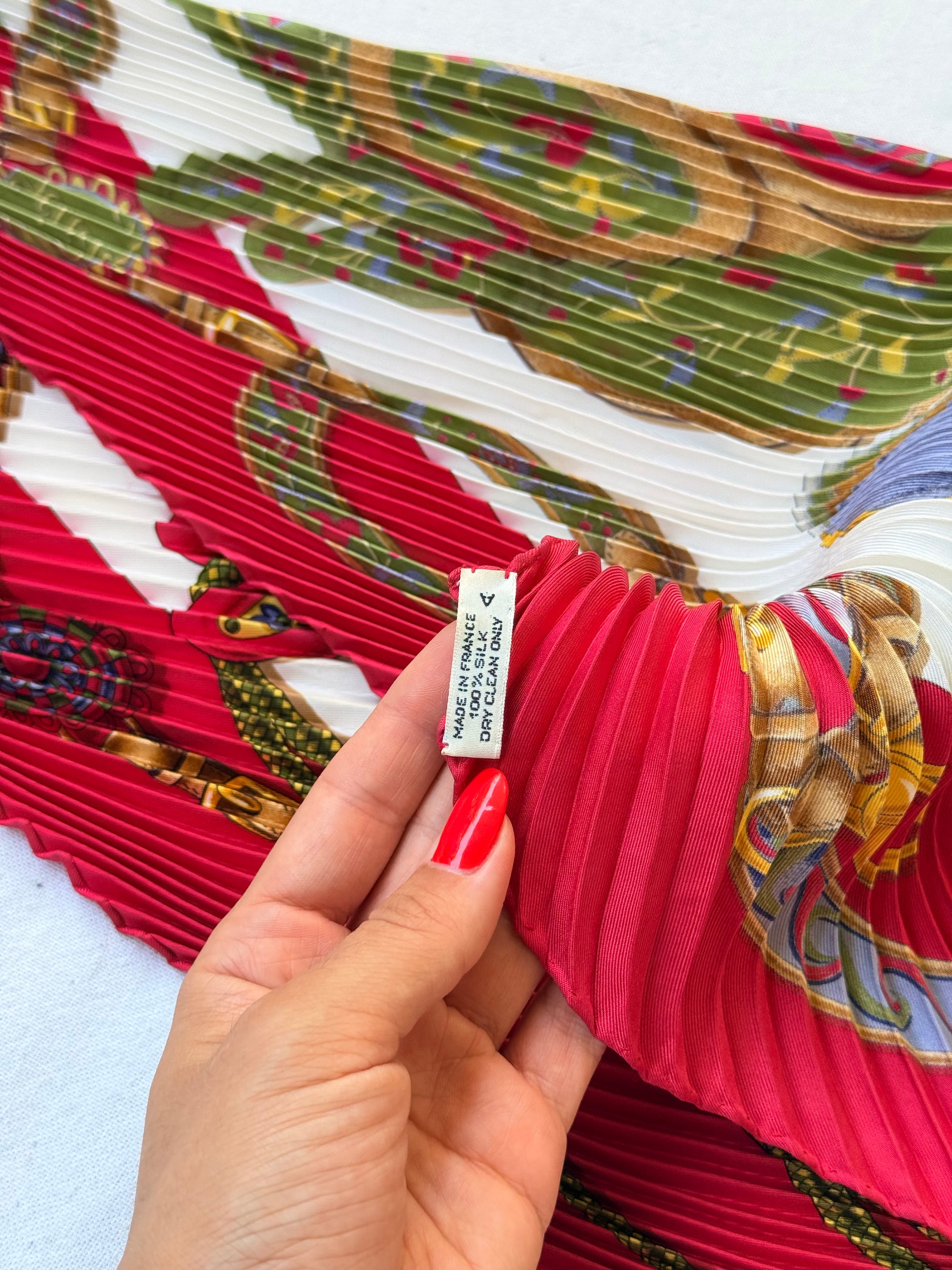Foulard Hermès plissé – Modèle Festival