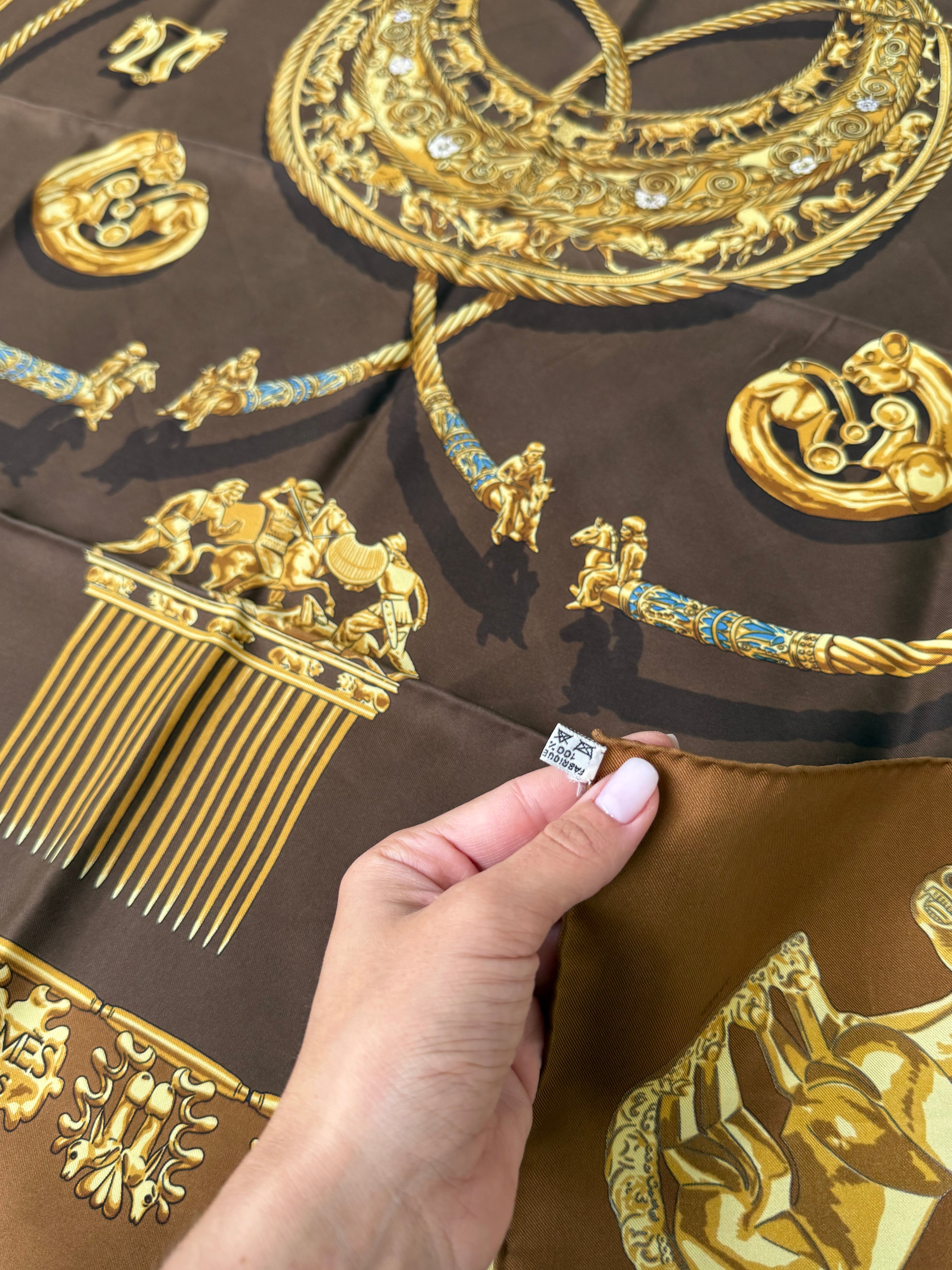 Foulard Hermès – Modèle Les Cavaliers d’Or
