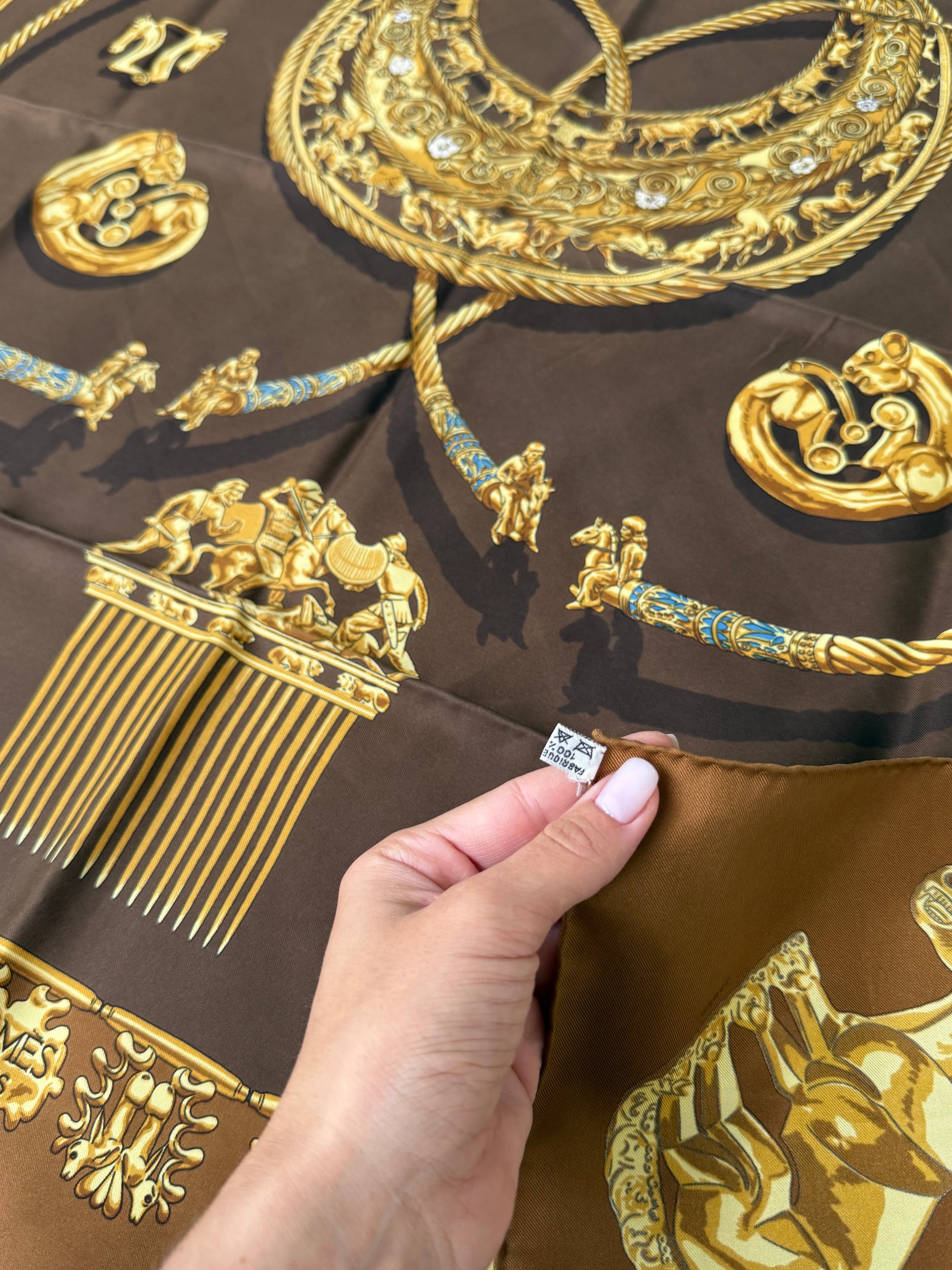 Foulard Hermès – Modèle Les Cavaliers d’Or