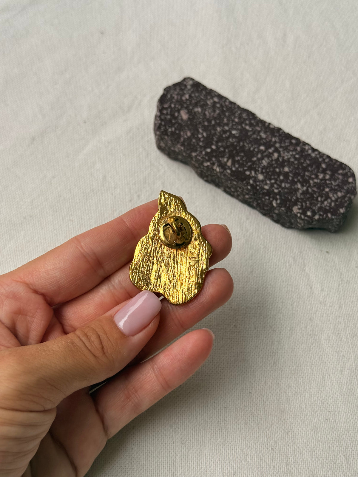 Pins Yves Saint Laurent vintage - Flamme dorée