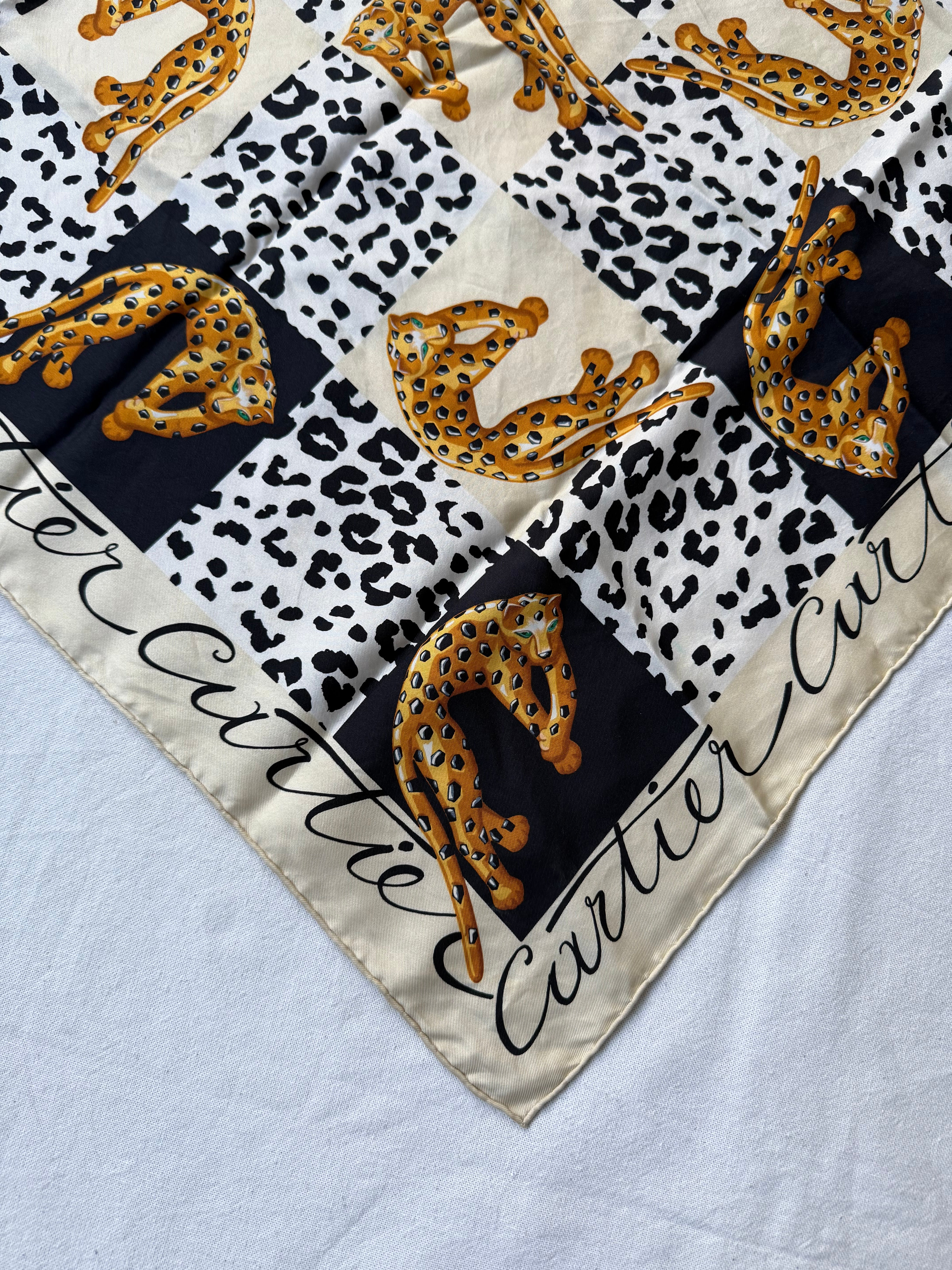 Foulard Cartier – Modèle beige et panthères