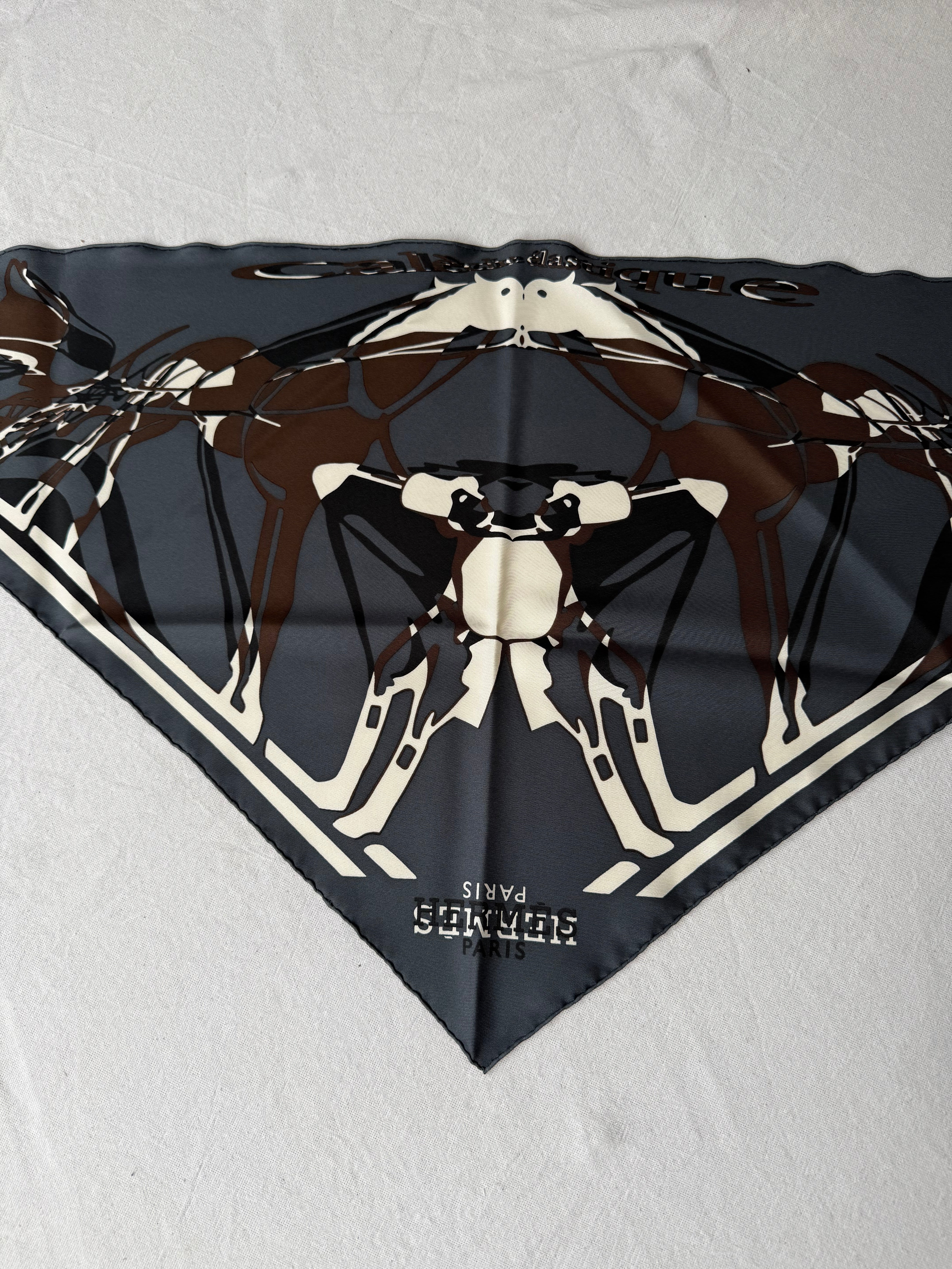 Triangle Hermès – Modèle Calèche Élastique