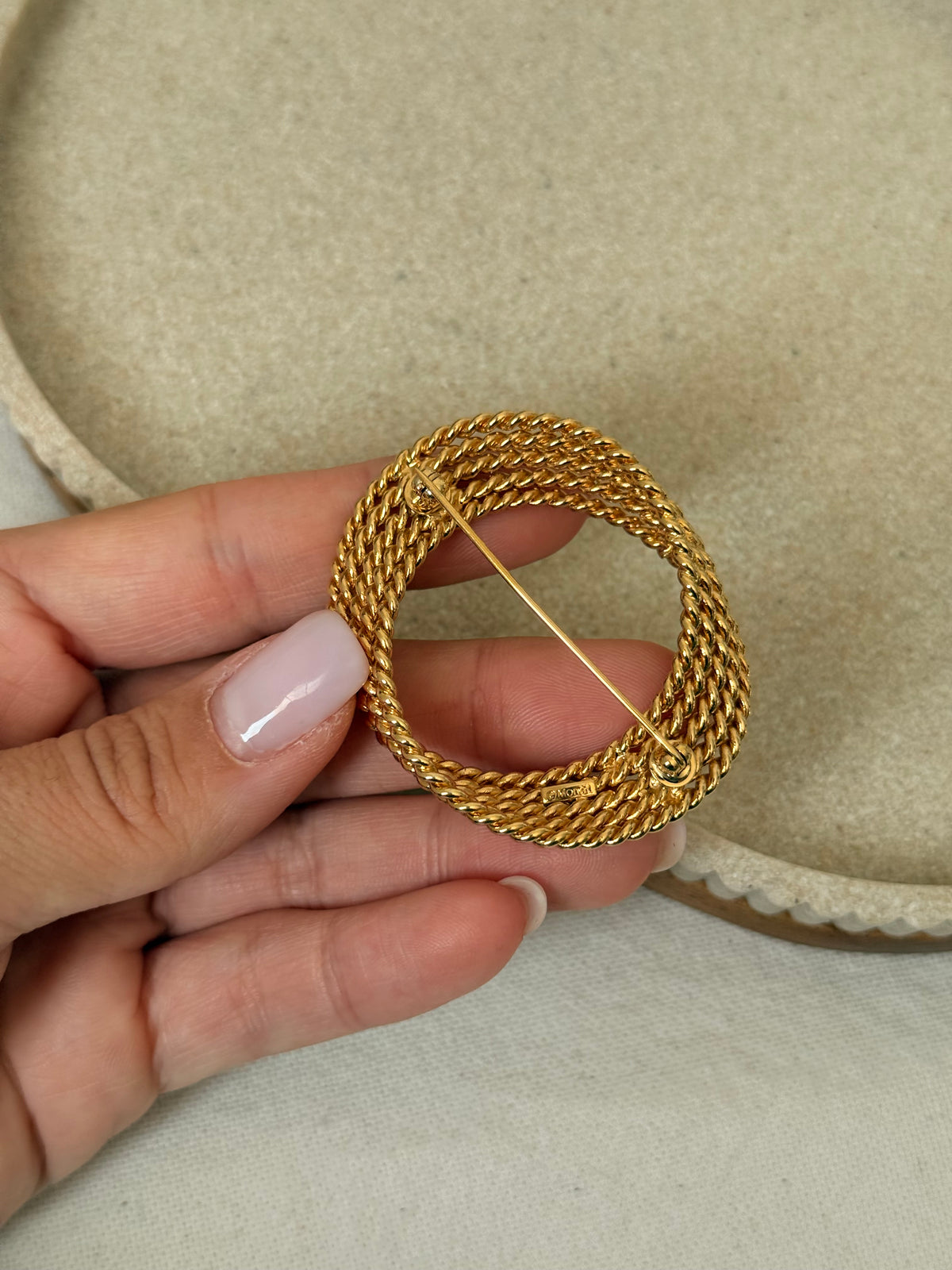 Broche Monet vintage - Cercle tressé doré