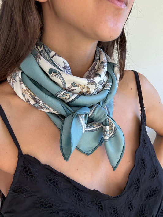 Foulard Christian Dior – Modèle cœurs bleu ciel