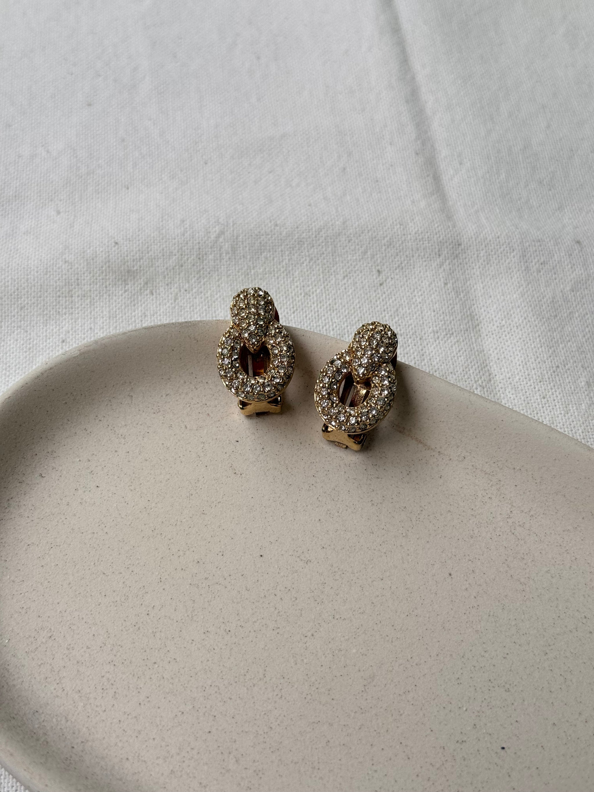Boucles d’oreilles Christian Dior vintage - Maillon pavé de strass