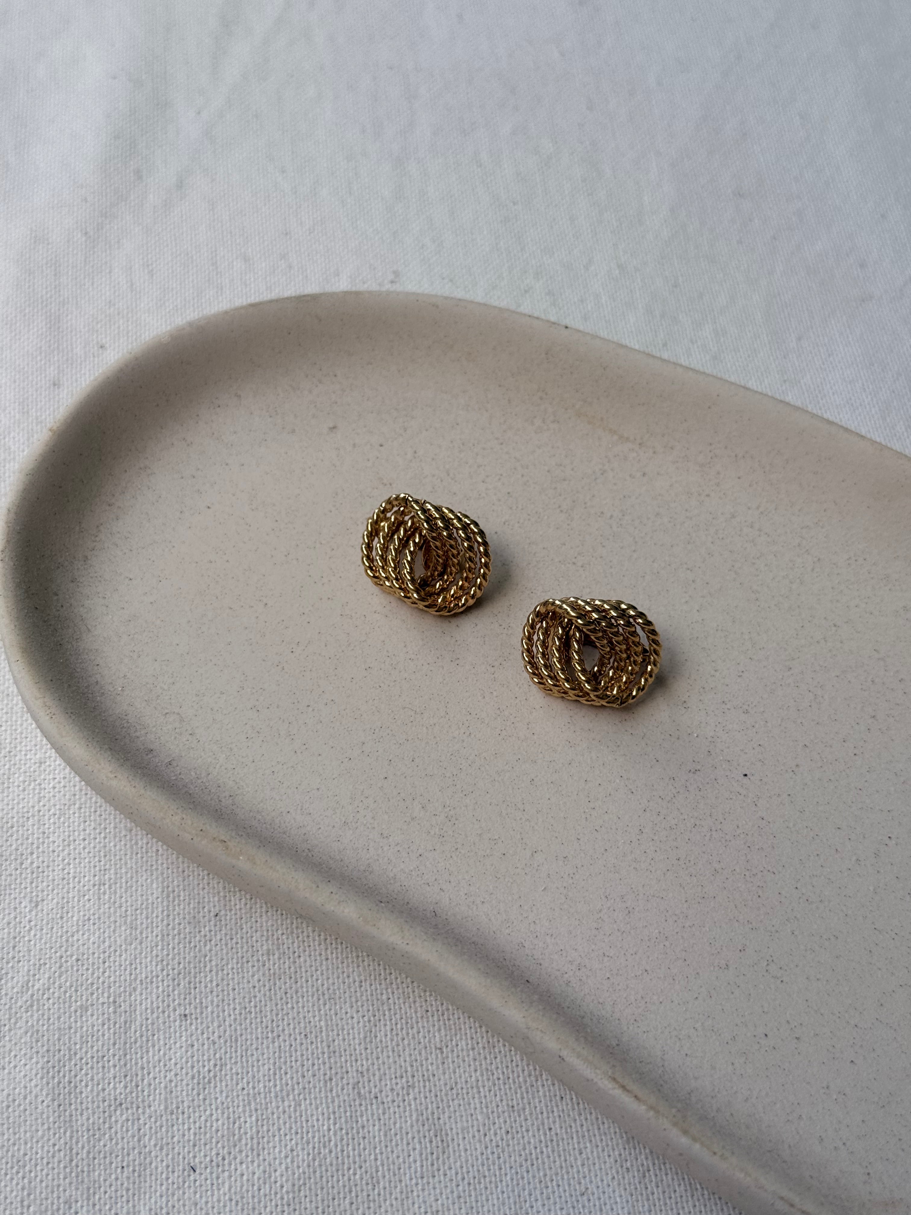 Boucles d'oreilles Trifari vintage - Motif entrelacé doré