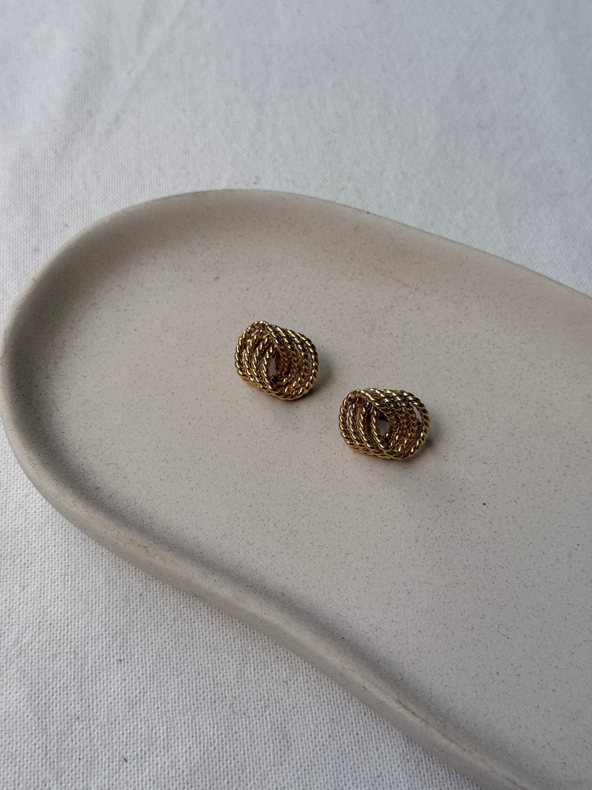 Boucles d'oreilles Trifari vintage - Motif entrelacé doré