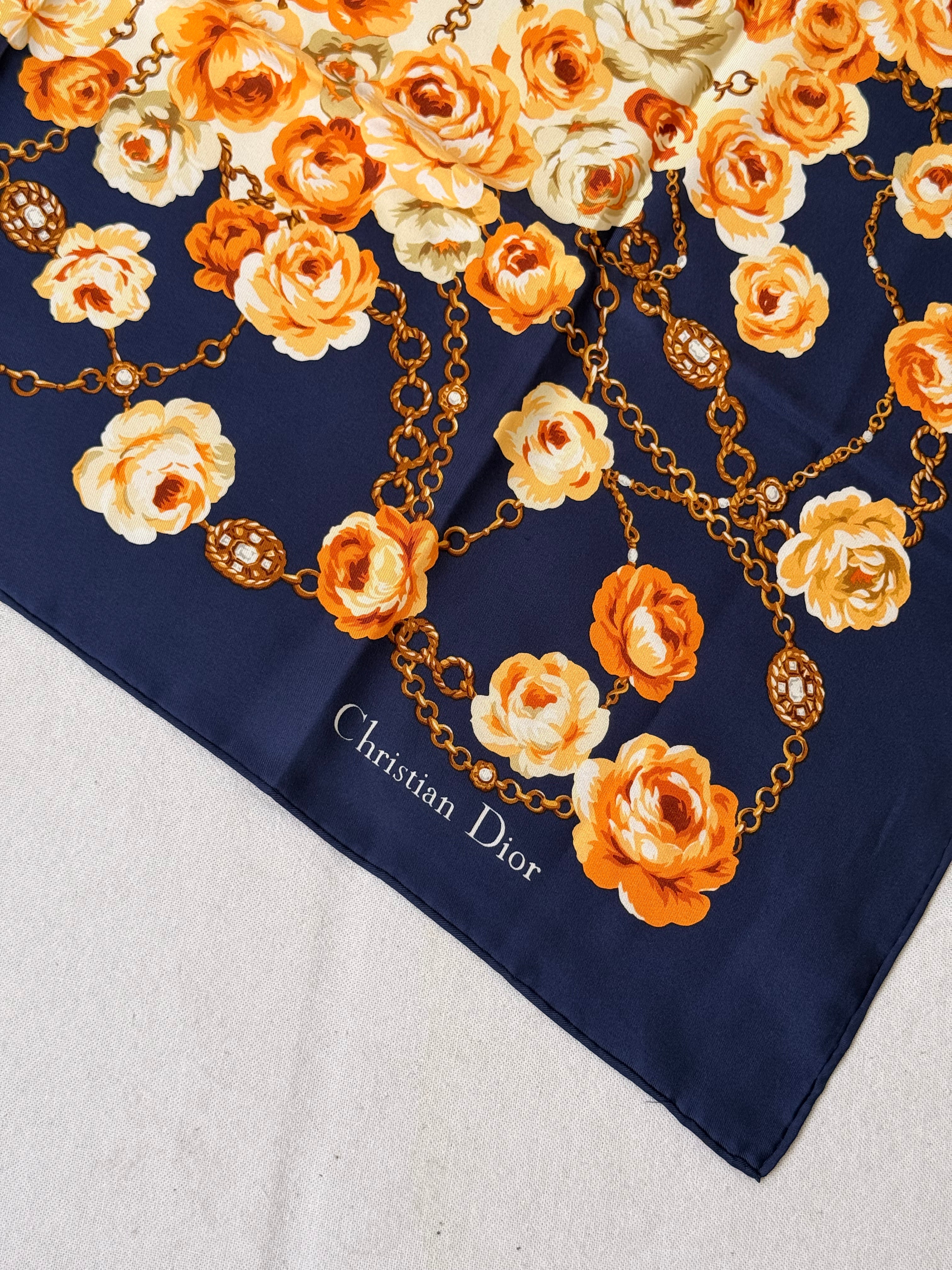 Foulard Christian Dior – Fleurs et chaînes