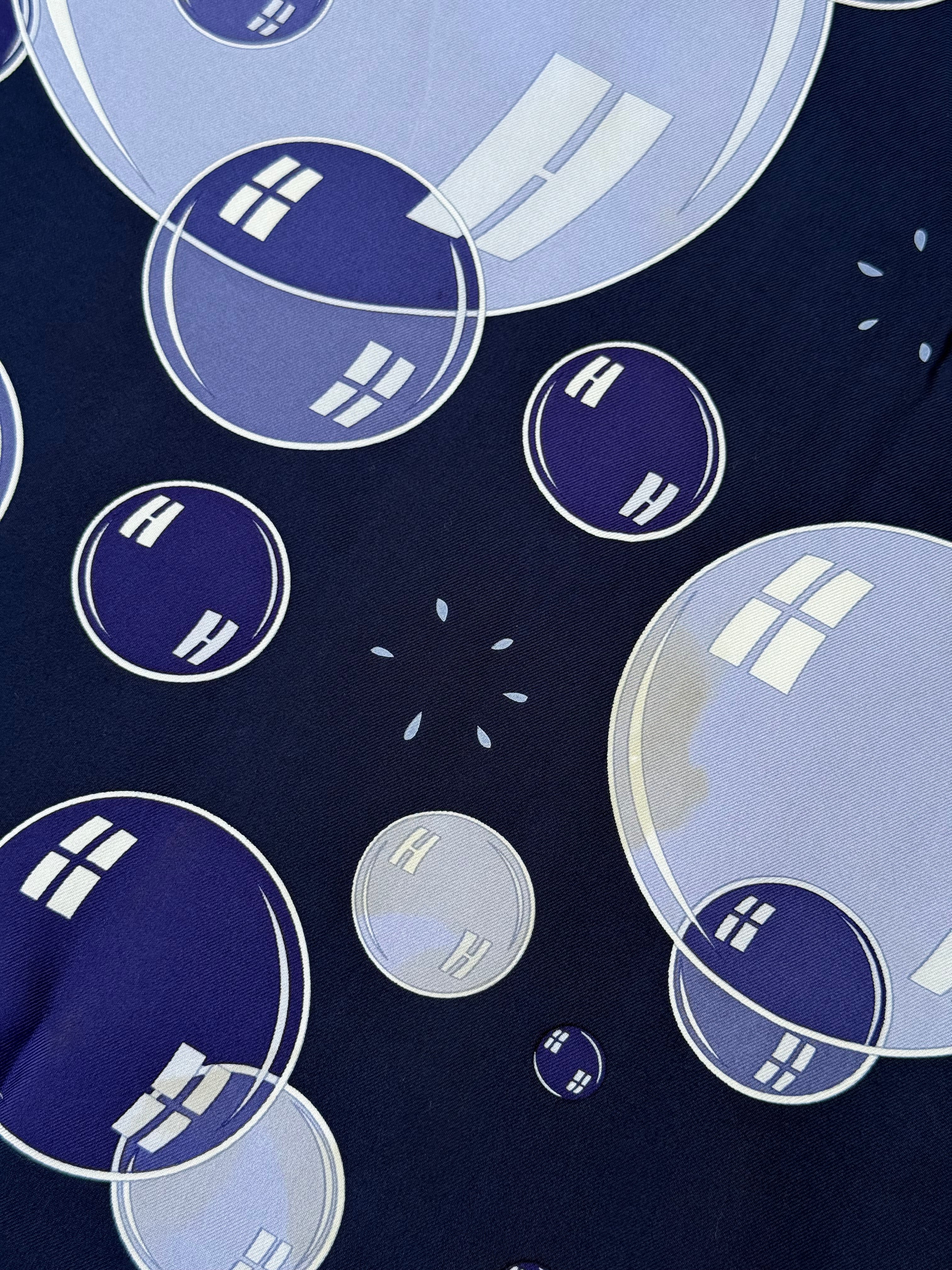 Foulard Hermès – Modèle Bal de Bulles