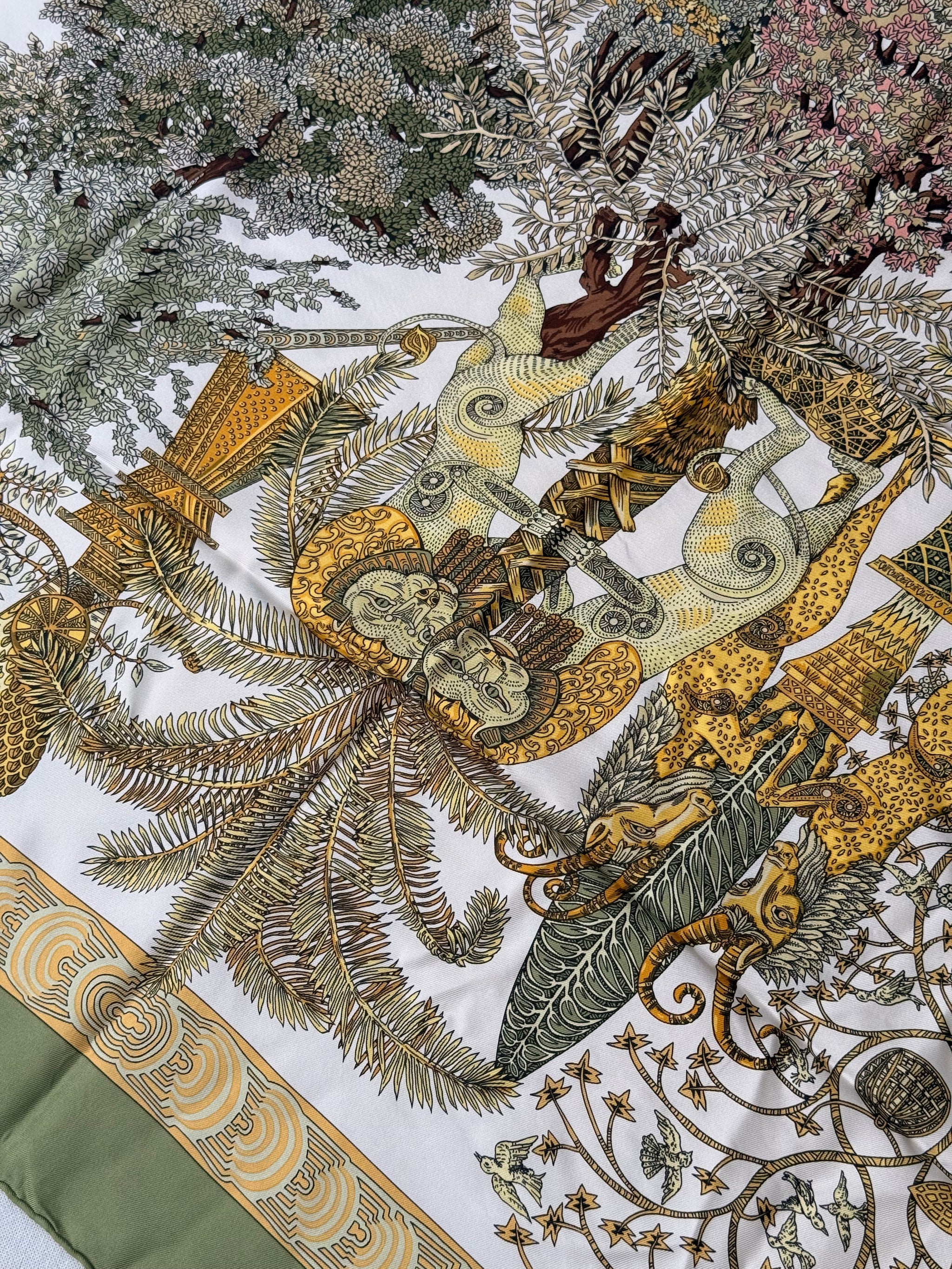 Foulard Hermès – Modèle Les légendes de l'arbre