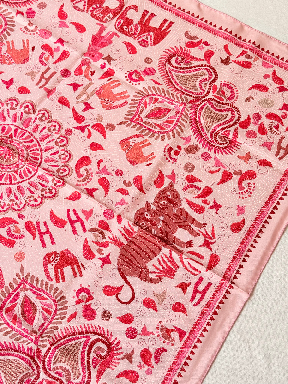 Foulard Hermès – Modèle Carré Kantha