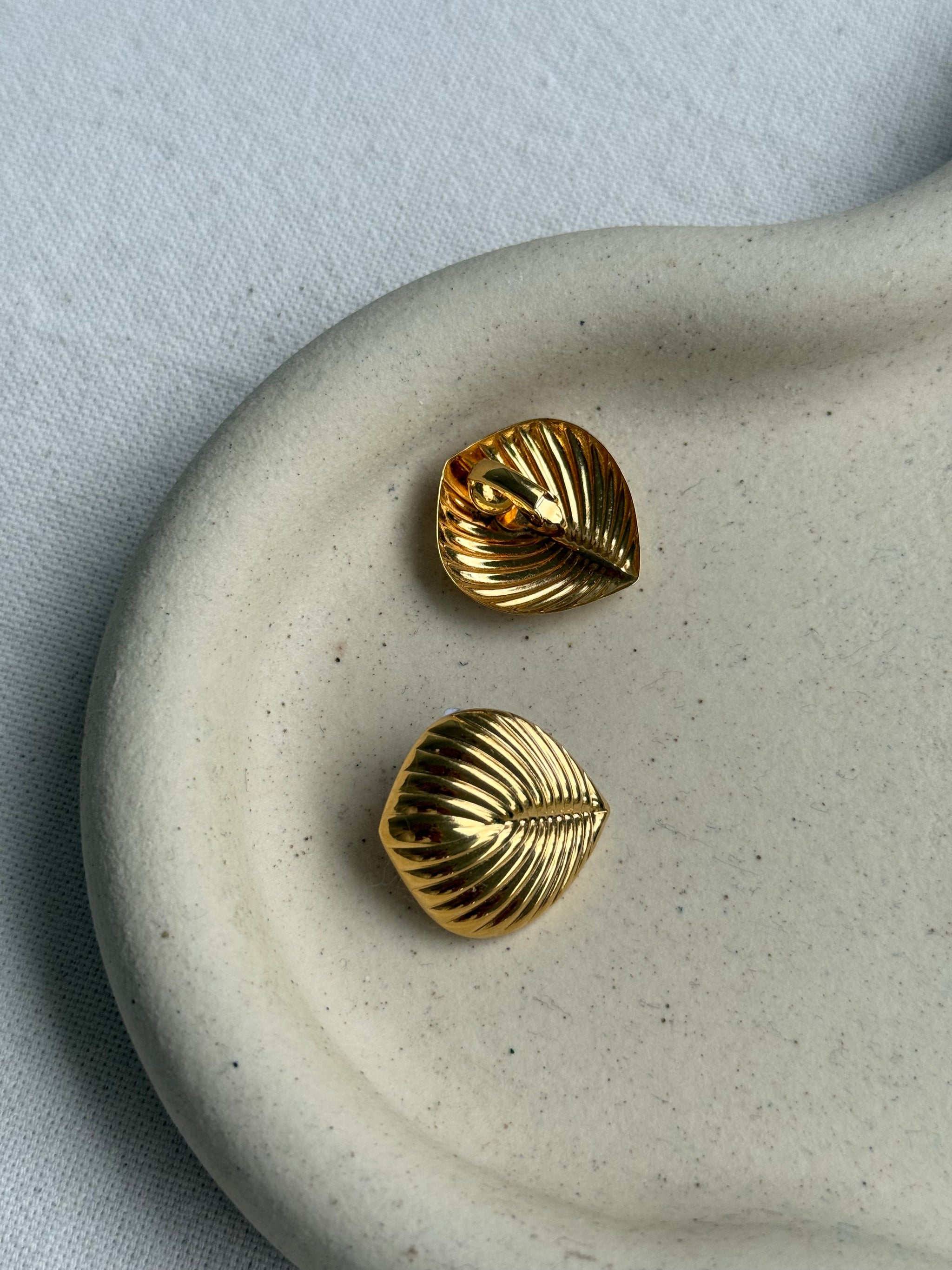 Boucles d’oreilles vintage - Feuilles dorées rainurées