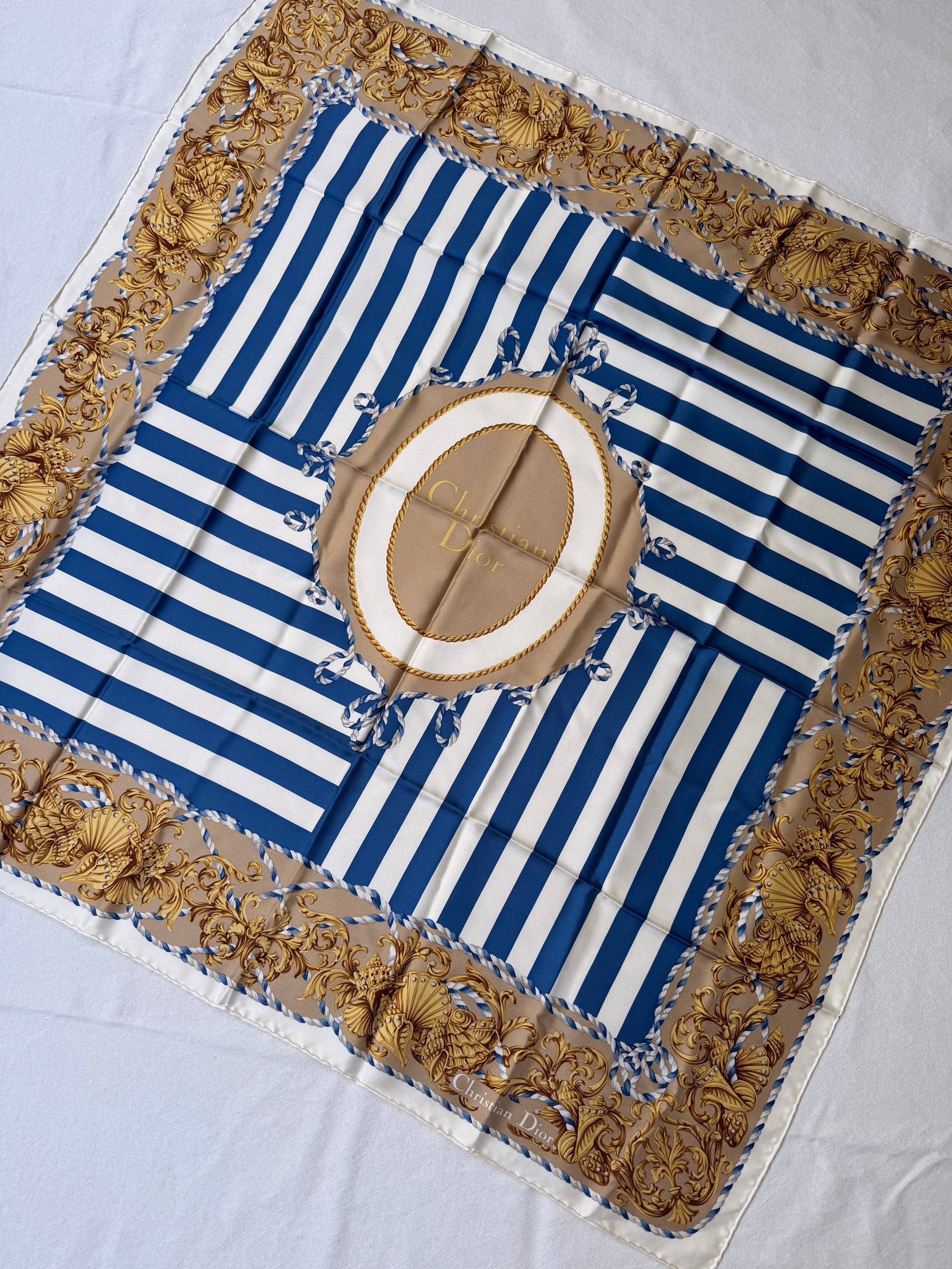 Foulard Christian Dior – Rayures marines et coquillages dorés