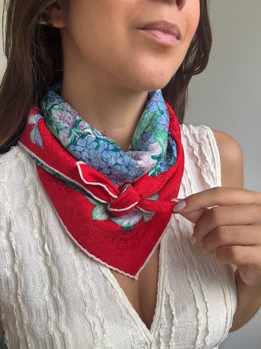 Foulard Christian Dior – Modèle rouge fleuris